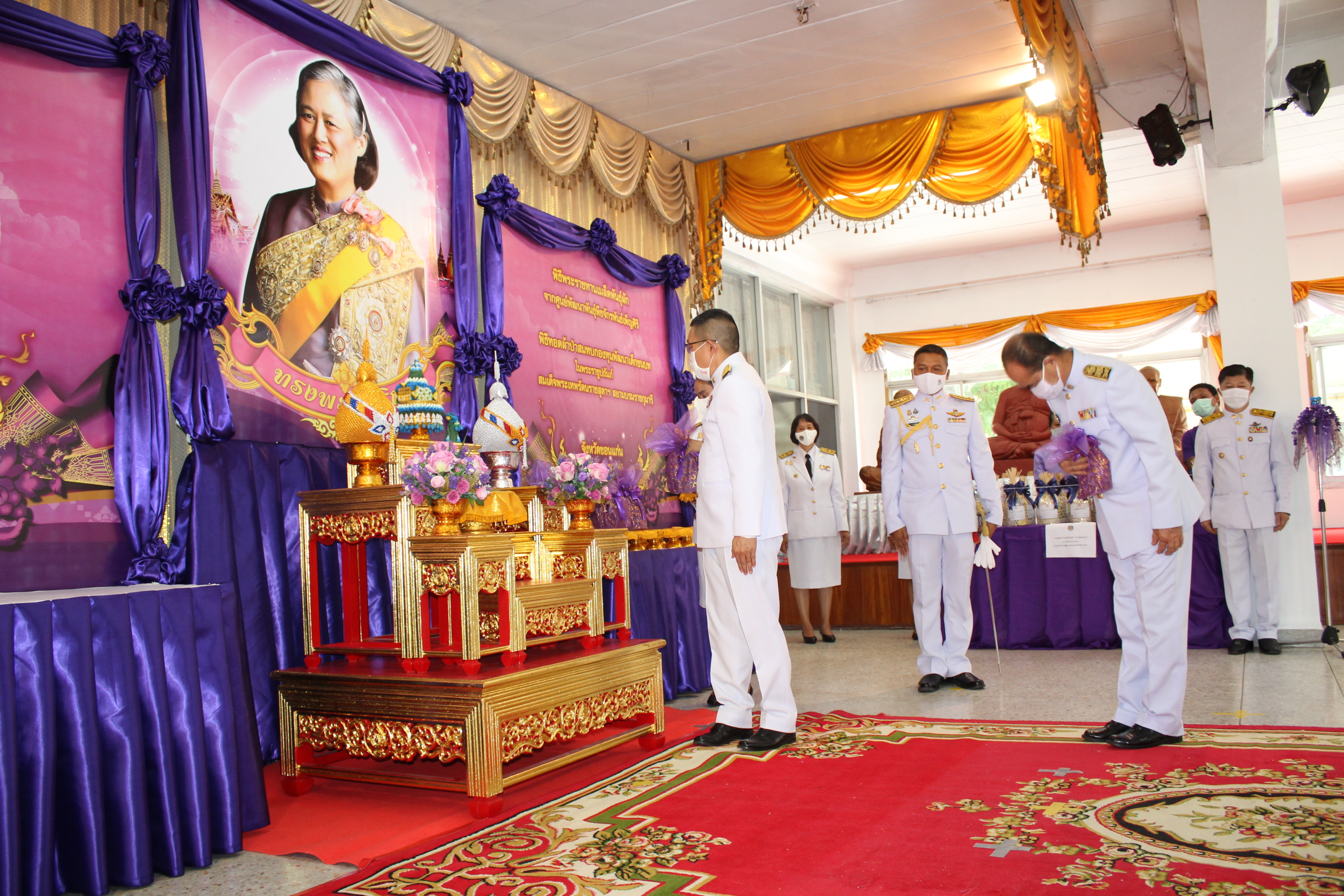 ? จังหวัดขอนแก่น จัดพิธีรับมอบเมล็ดพันธุ์ผักพระราชทานจากศูนย์พัฒนาพันธุ์พืชจักรพันธ์เพ็ญศิริฯ ผ่านโครงการ “ทหารพันธุ์ดี” มลฑลทหารบกที่ 23 จังหวัดขอนแก่น ?
