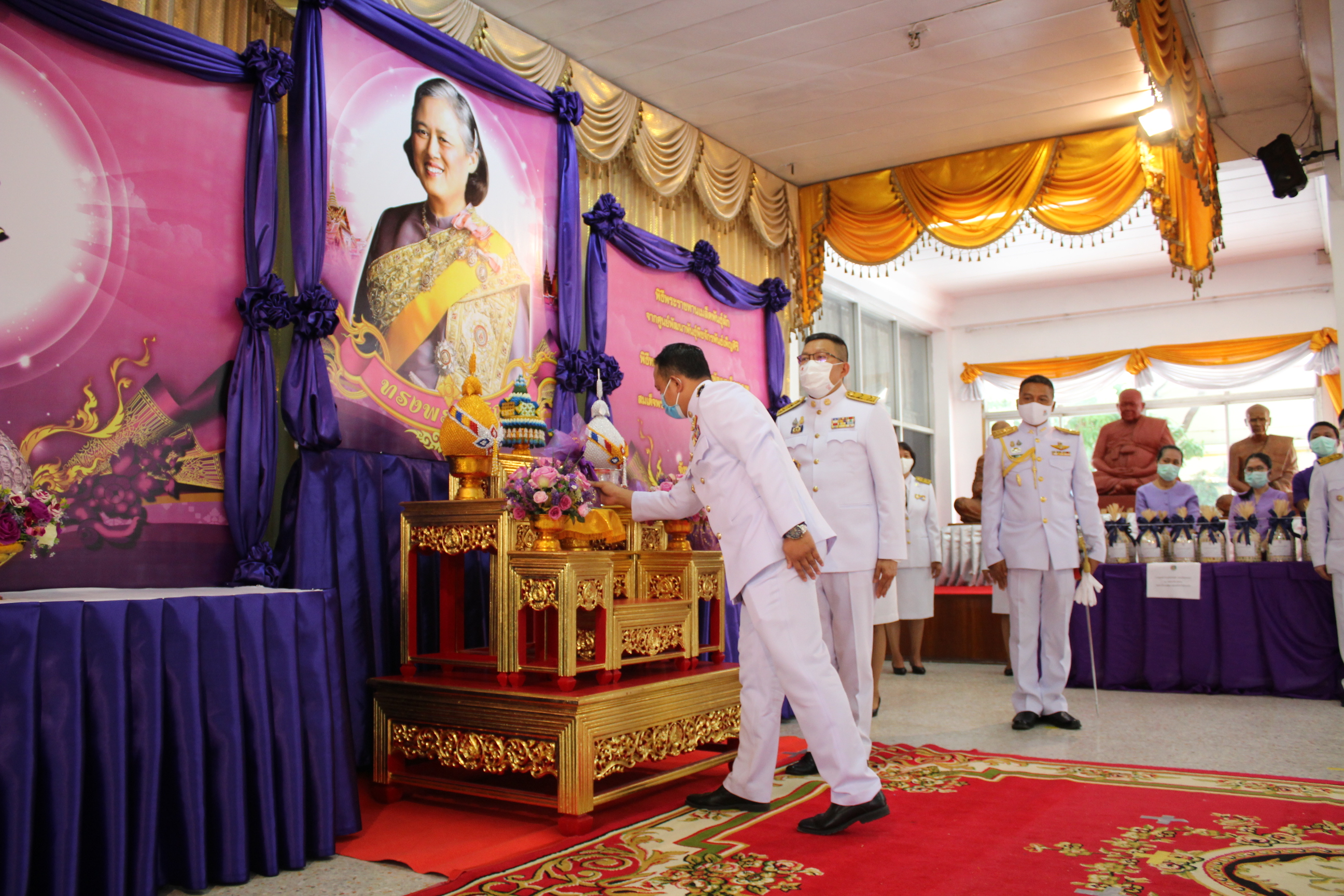 ? จังหวัดขอนแก่น จัดพิธีรับมอบเมล็ดพันธุ์ผักพระราชทานจากศูนย์พัฒนาพันธุ์พืชจักรพันธ์เพ็ญศิริฯ ผ่านโครงการ “ทหารพันธุ์ดี” มลฑลทหารบกที่ 23 จังหวัดขอนแก่น ?