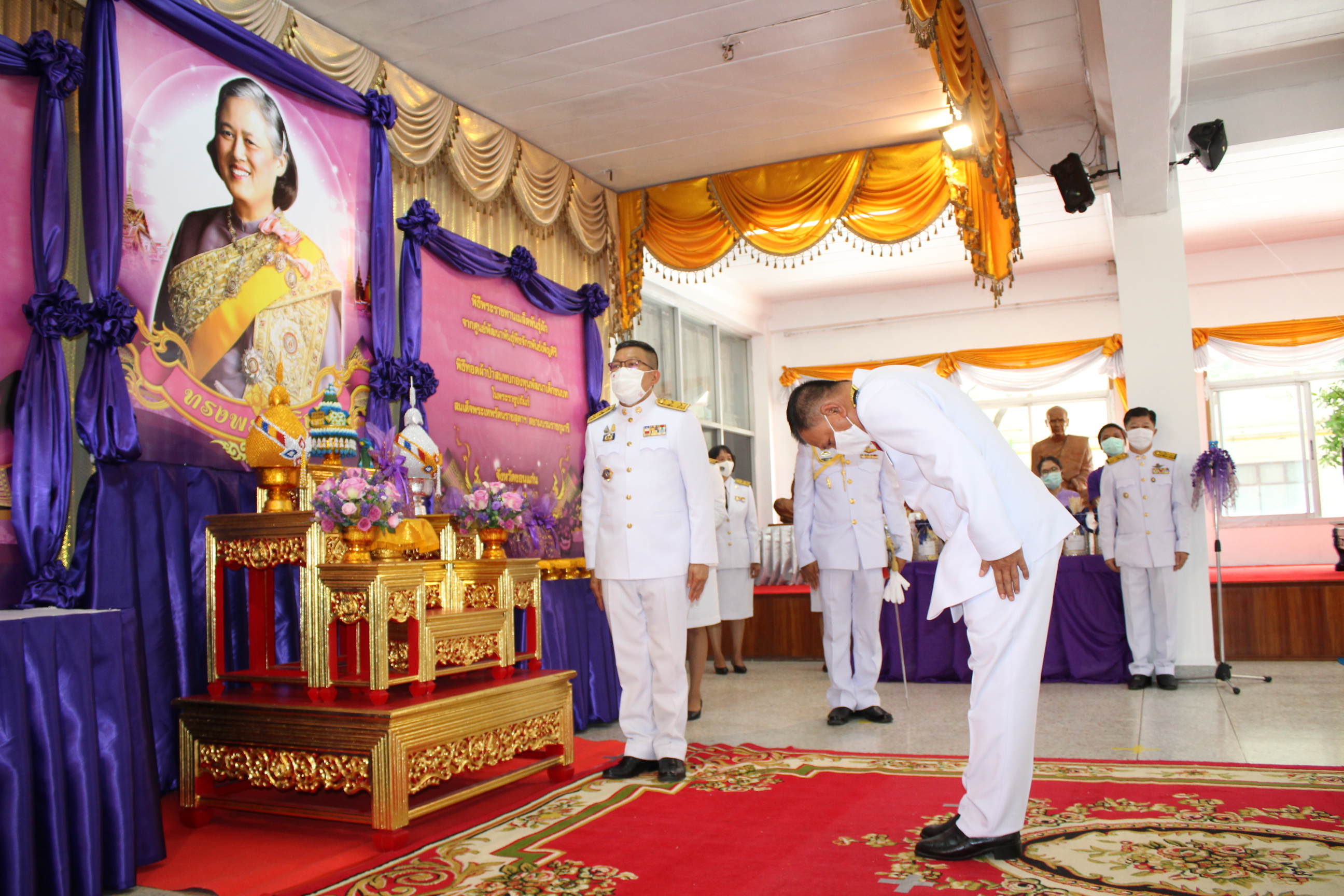 ? จังหวัดขอนแก่น จัดพิธีรับมอบเมล็ดพันธุ์ผักพระราชทานจากศูนย์พัฒนาพันธุ์พืชจักรพันธ์เพ็ญศิริฯ ผ่านโครงการ “ทหารพันธุ์ดี” มลฑลทหารบกที่ 23 จังหวัดขอนแก่น ?