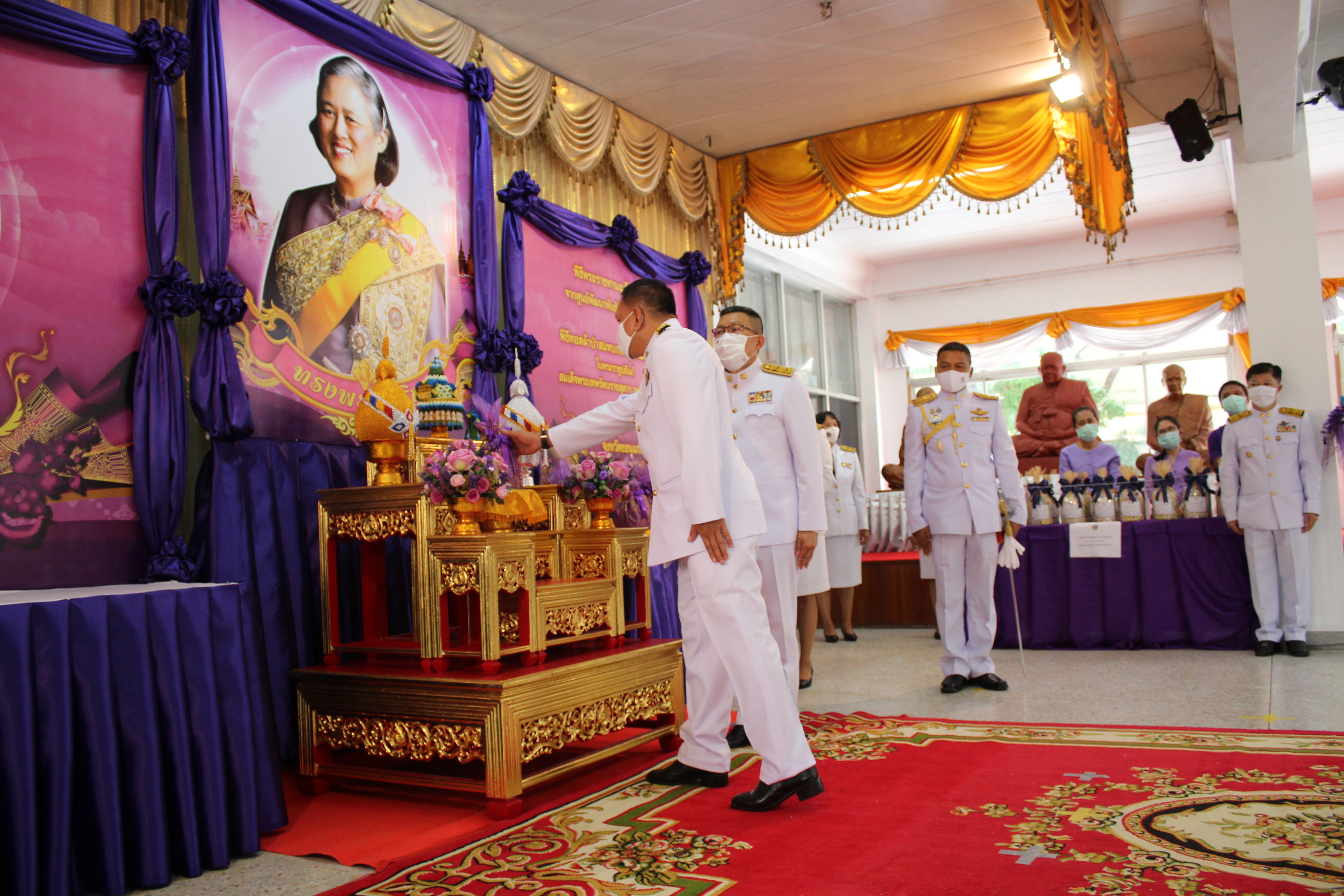 ? จังหวัดขอนแก่น จัดพิธีรับมอบเมล็ดพันธุ์ผักพระราชทานจากศูนย์พัฒนาพันธุ์พืชจักรพันธ์เพ็ญศิริฯ ผ่านโครงการ “ทหารพันธุ์ดี” มลฑลทหารบกที่ 23 จังหวัดขอนแก่น ?