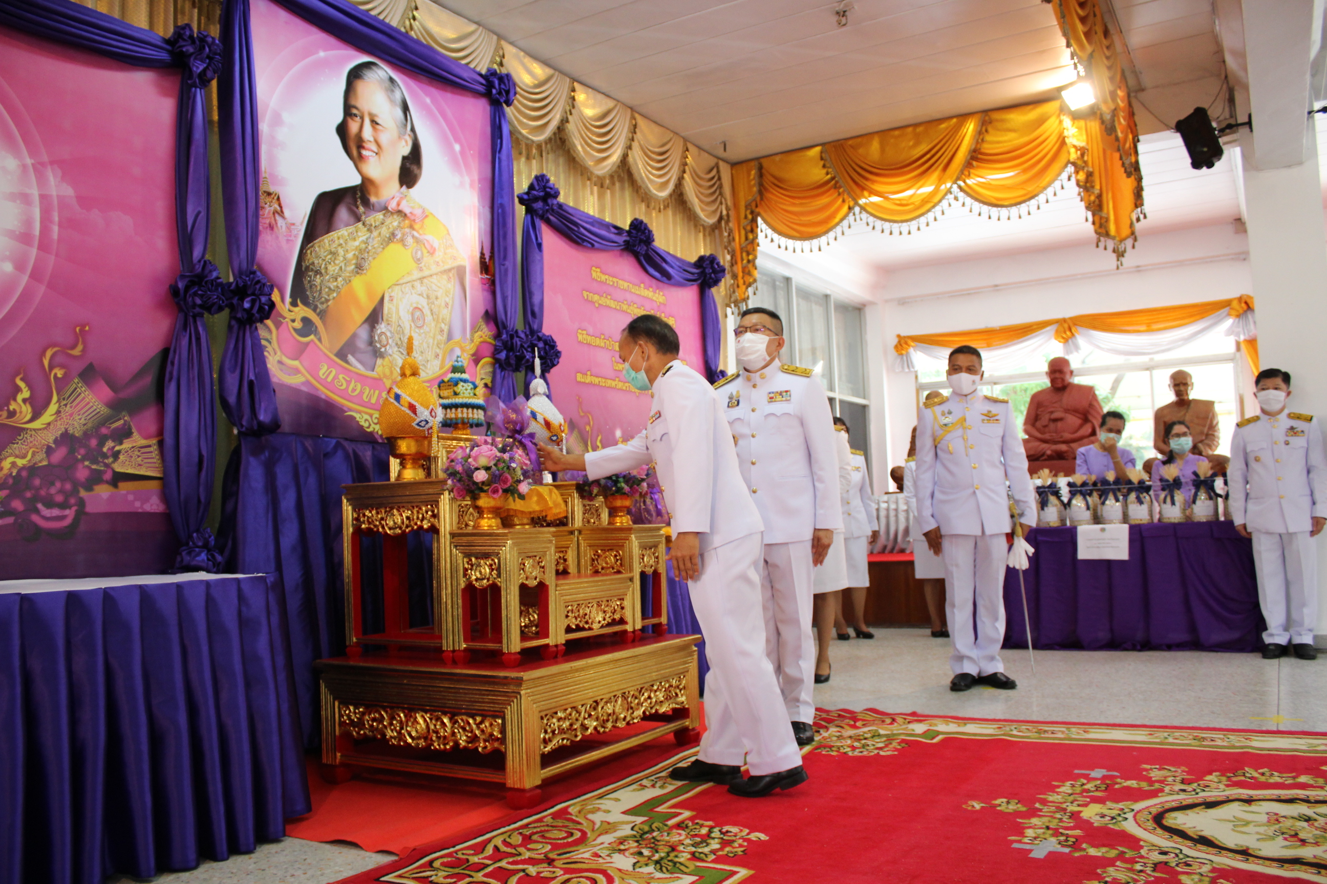 ? จังหวัดขอนแก่น จัดพิธีรับมอบเมล็ดพันธุ์ผักพระราชทานจากศูนย์พัฒนาพันธุ์พืชจักรพันธ์เพ็ญศิริฯ ผ่านโครงการ “ทหารพันธุ์ดี” มลฑลทหารบกที่ 23 จังหวัดขอนแก่น ?