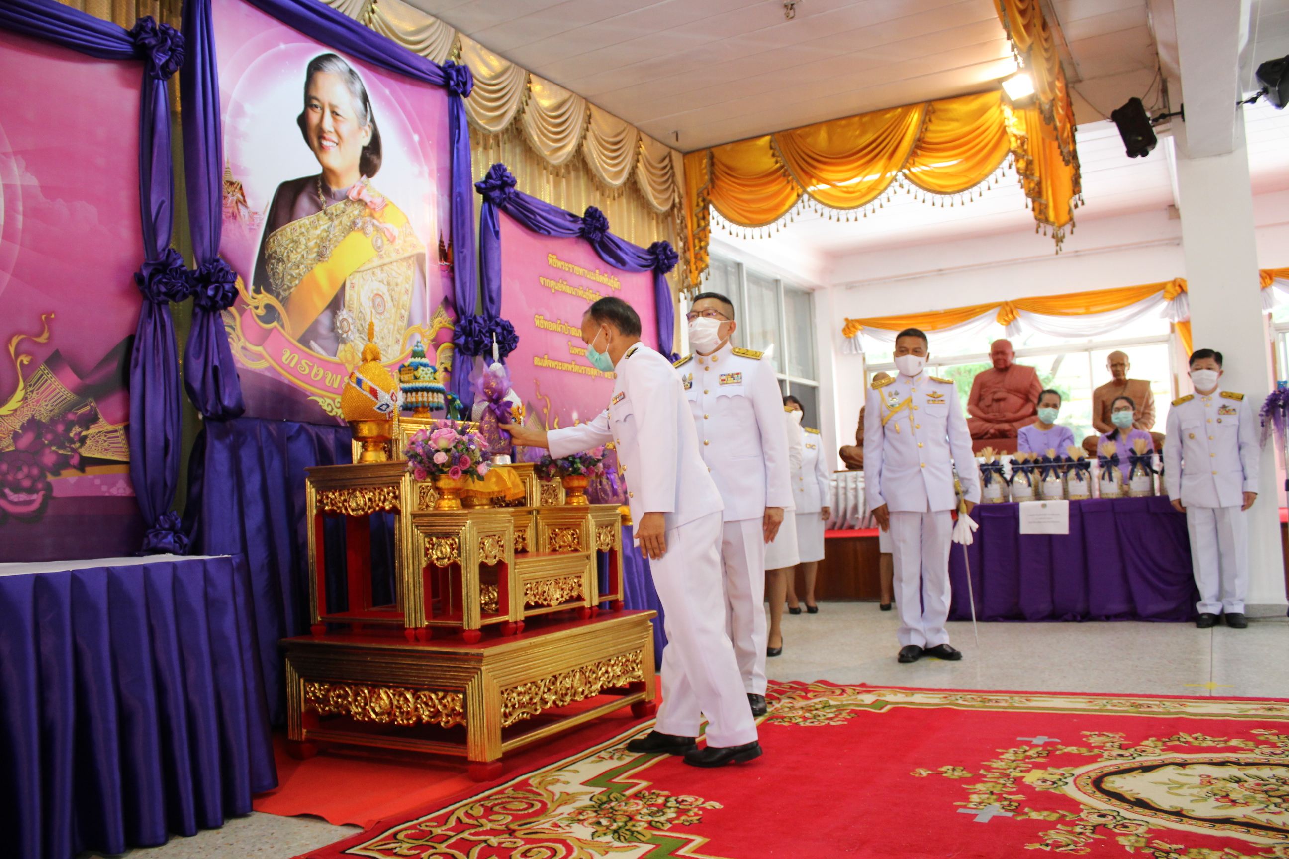? จังหวัดขอนแก่น จัดพิธีรับมอบเมล็ดพันธุ์ผักพระราชทานจากศูนย์พัฒนาพันธุ์พืชจักรพันธ์เพ็ญศิริฯ ผ่านโครงการ “ทหารพันธุ์ดี” มลฑลทหารบกที่ 23 จังหวัดขอนแก่น ?
