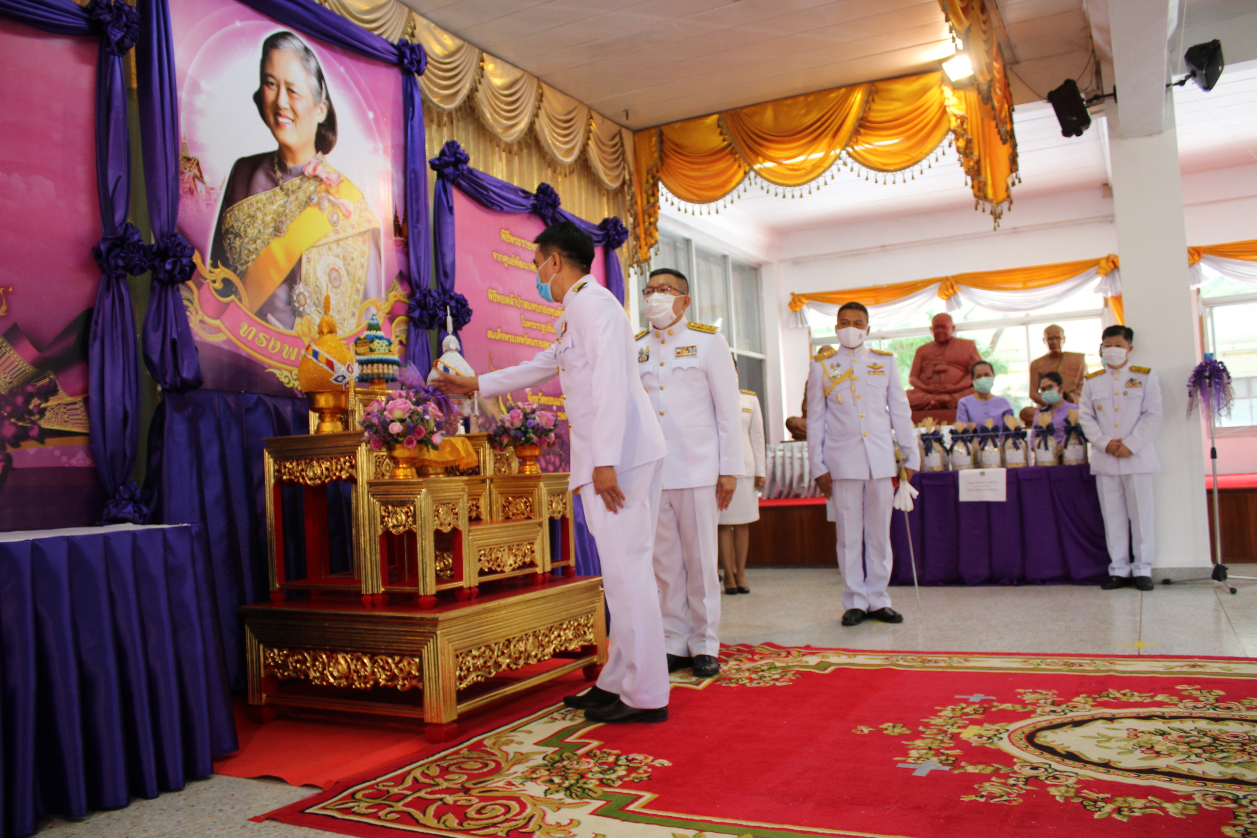 ? จังหวัดขอนแก่น จัดพิธีรับมอบเมล็ดพันธุ์ผักพระราชทานจากศูนย์พัฒนาพันธุ์พืชจักรพันธ์เพ็ญศิริฯ ผ่านโครงการ “ทหารพันธุ์ดี” มลฑลทหารบกที่ 23 จังหวัดขอนแก่น ?