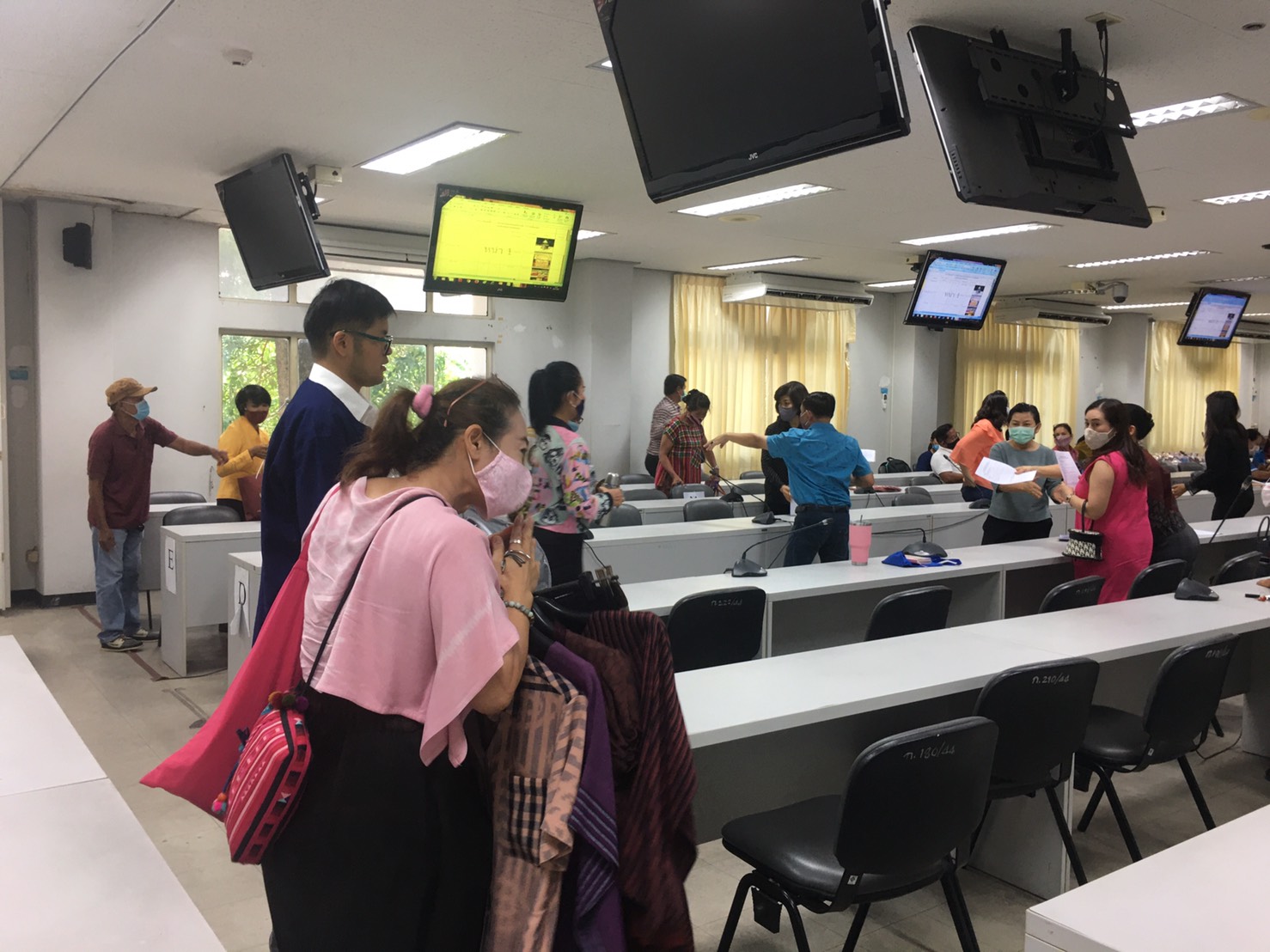 ?จังหวัดขอนแก่น หนุนผลิตภัณฑ์ OTOP เด่น สร้างรายได้สู่ชุมชน?