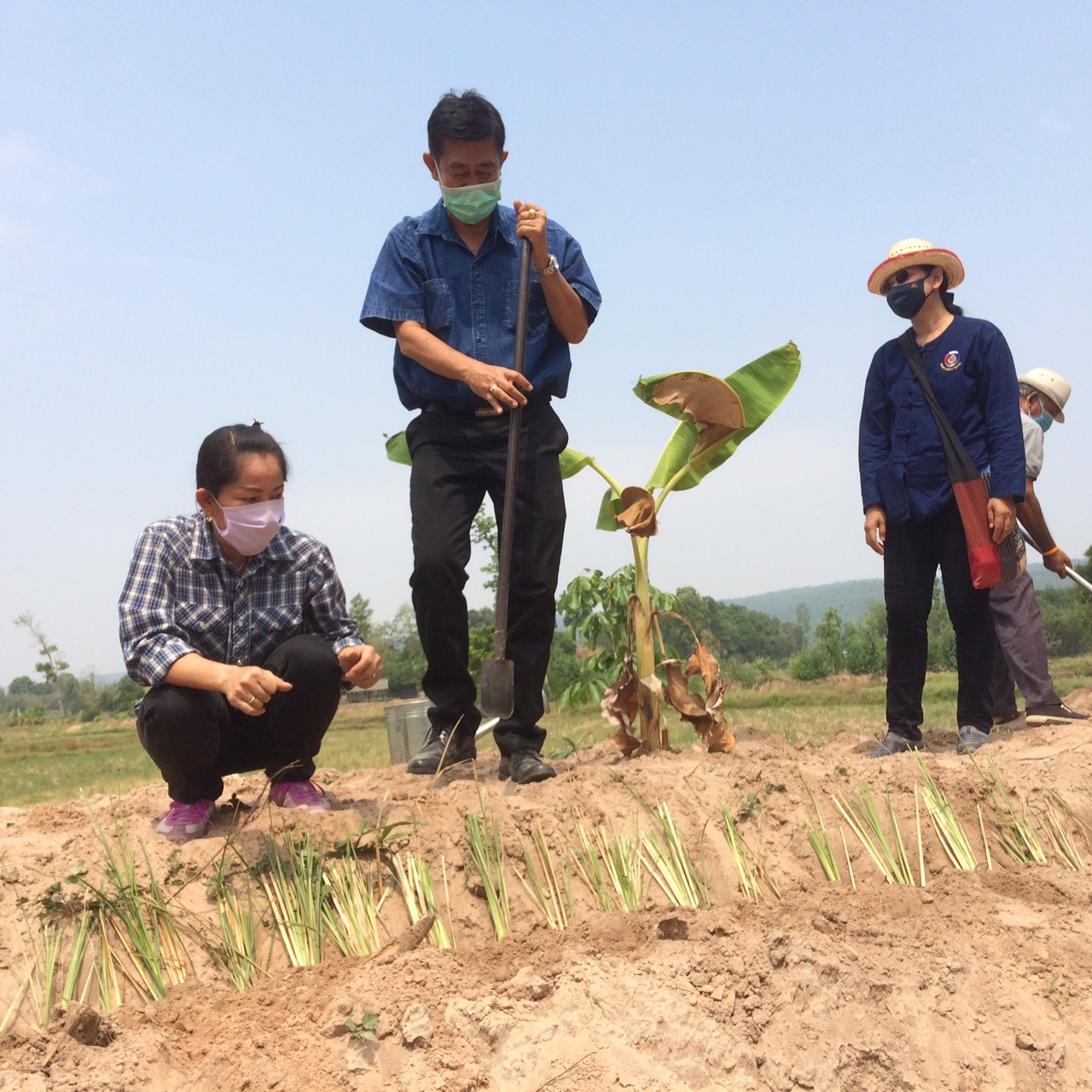 ? พช.ขอนแก่น เดินหน้าพลิกผืนดินทำ “โคก หนอง นา โมเดล” อำเภออุบลรัตน์ จังหวัดขอนแก่น ?
