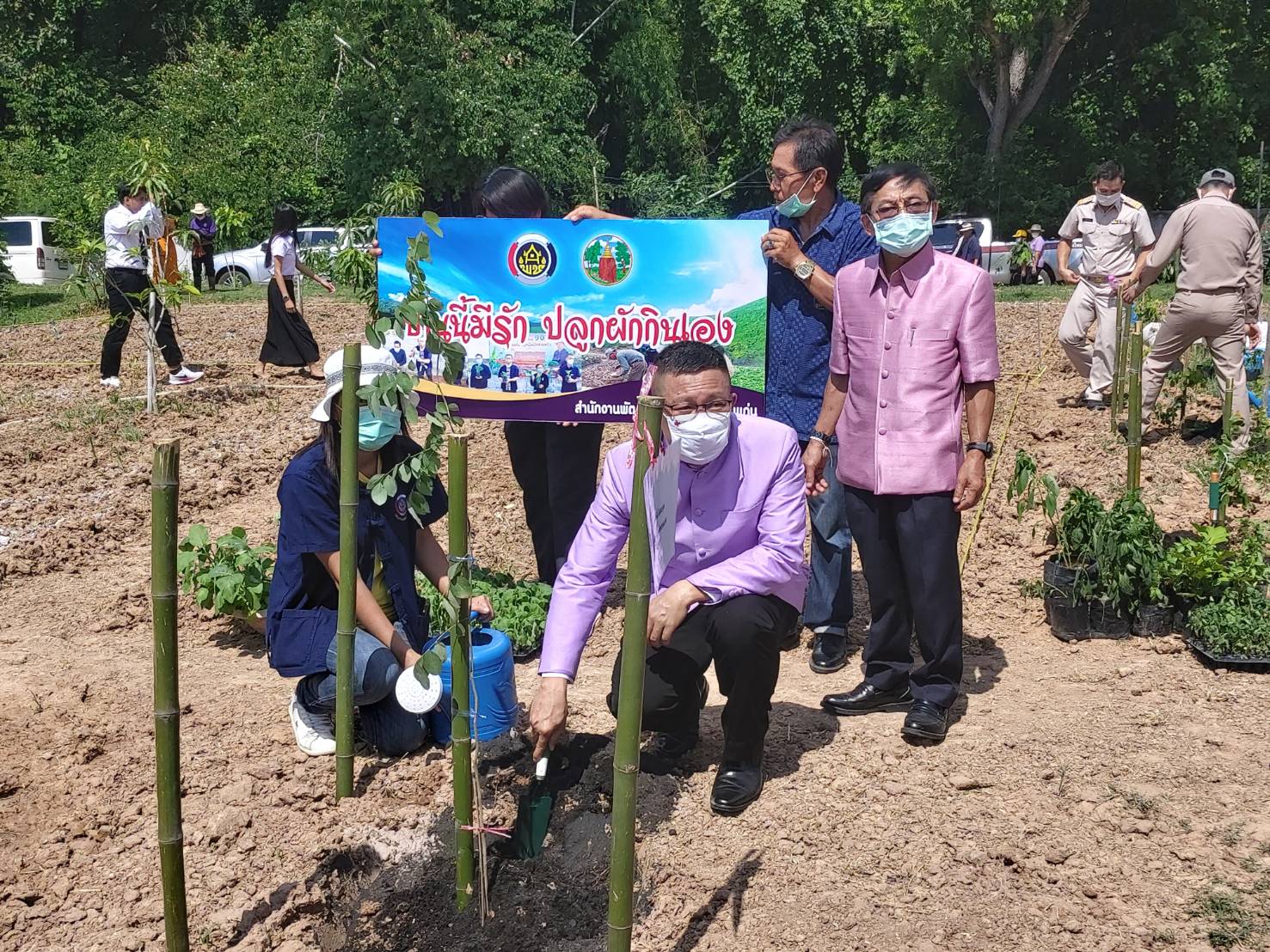 ? จังหวัดขอนแก่น : จัดกิจกรรมพลังสตรีอาสาพัฒนา ปลูกป่าเฉลิมพระเกียรติ เนื่องในโอกาสวันเฉลิมพระชนมพรรษา สมเด็จพระนางเจ้าฯ พระบรมราชินี และกิจกรรมปลูกผักสวนครัว เพื่อสร้างความมั่นคงทางอาหาร ตามพระดำริของเจ้าพระคุณสมเด็จพระอริยวงศาคตญาณ สมเด็จพระสังฆราช สกลมหาสังฆปริณายก ?