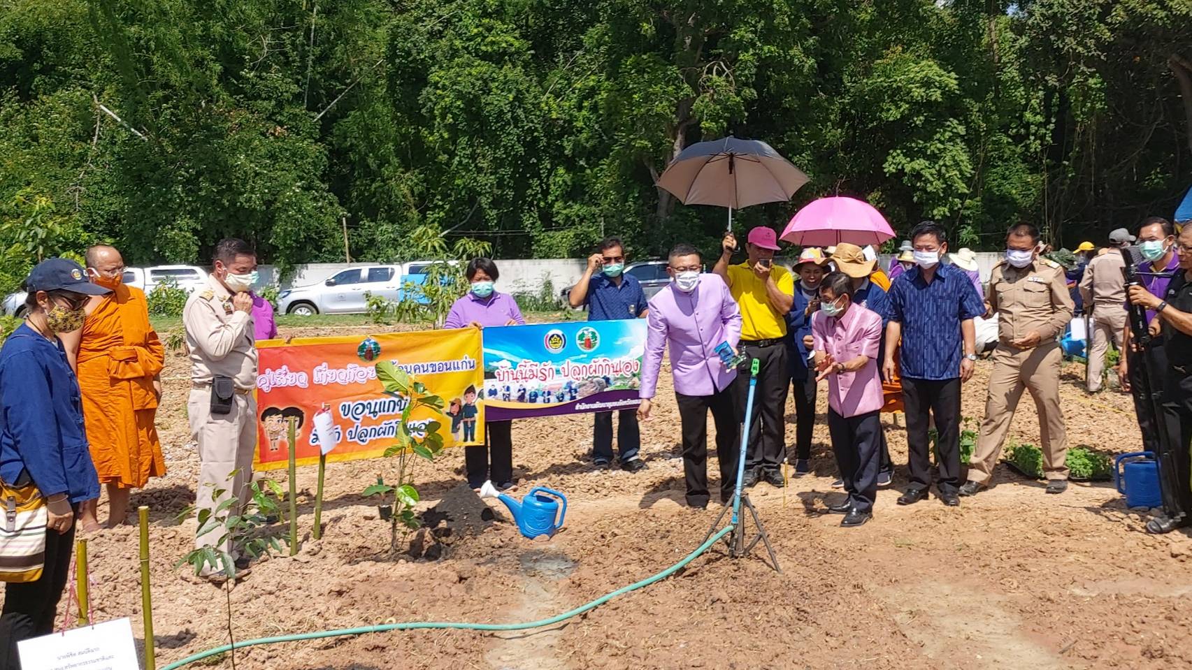 ? จังหวัดขอนแก่น : จัดกิจกรรมพลังสตรีอาสาพัฒนา ปลูกป่าเฉลิมพระเกียรติ เนื่องในโอกาสวันเฉลิมพระชนมพรรษา สมเด็จพระนางเจ้าฯ พระบรมราชินี และกิจกรรมปลูกผักสวนครัว เพื่อสร้างความมั่นคงทางอาหาร ตามพระดำริของเจ้าพระคุณสมเด็จพระอริยวงศาคตญาณ สมเด็จพระสังฆราช สกลมหาสังฆปริณายก ?