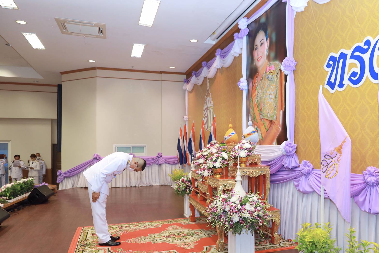 ? พช.ขอนแก่น : ร่วมพิธีลงนามถวายพระพรชัยมงคลเนื่องในโอกาสวันเฉลิมพระชนมพรรษาสมเด็จพระนางเจ้าฯ พระบรมราชินี ?