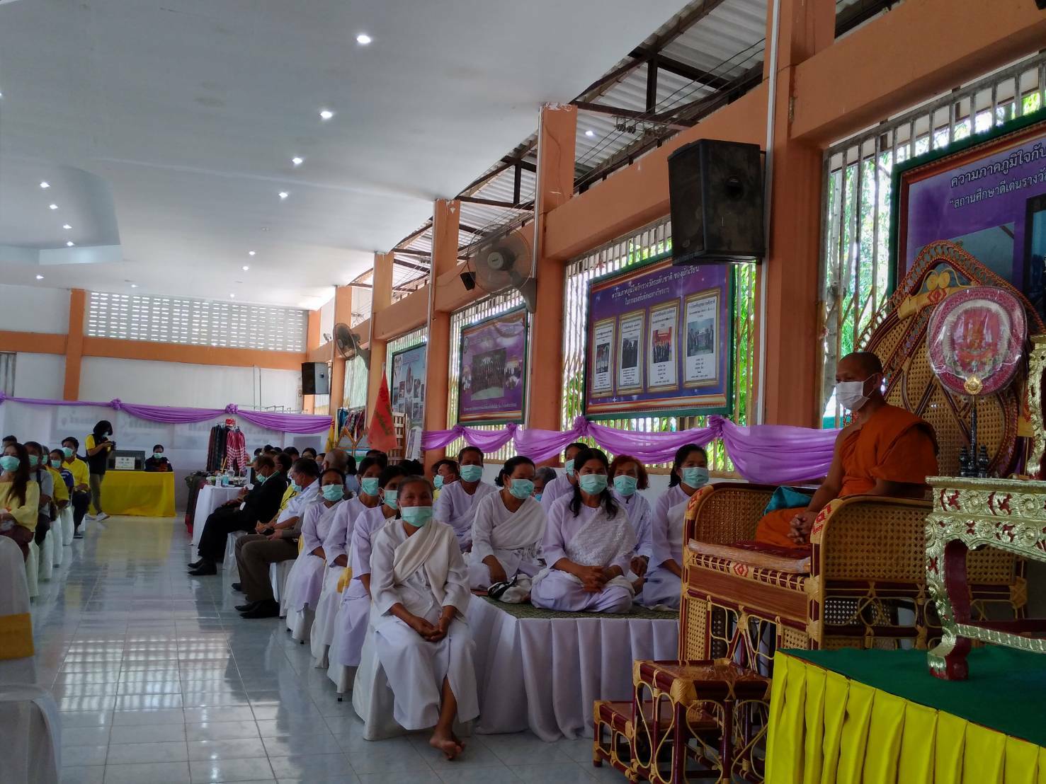 ? พช.ขอนแก่น ร่วมคัดเลือกหมู่บ้านเข้มแข็งตามแนวทาง “แผ่นดินธรรม แผ่นดินทอง” (หมู่บ้าน อยู่เย็น) ประจำปี 2563 ระดับจังหวัด ?