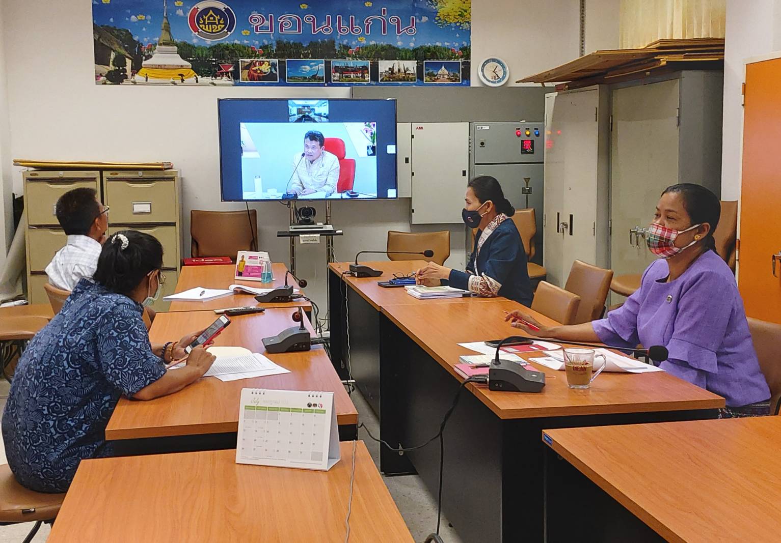 ? พช.ขอนแก่น : รับฟังการประชุมการประเมินผลการดำเนินงาน “น้อมนำแนวพระราชดำริของสมเด็จพระกนิษฐาธิราชเจ้า กรมสมเด็จพระเทพรัตนราชสุดาฯ สยามบรมราชกุมารี สู่แผนปฏิบัติการ 90 วัน ปลูกผักสวนครัว เพื่อสร้างความมั่นคงทางอาหาร ของกรมการพัฒนาชุมชน ?