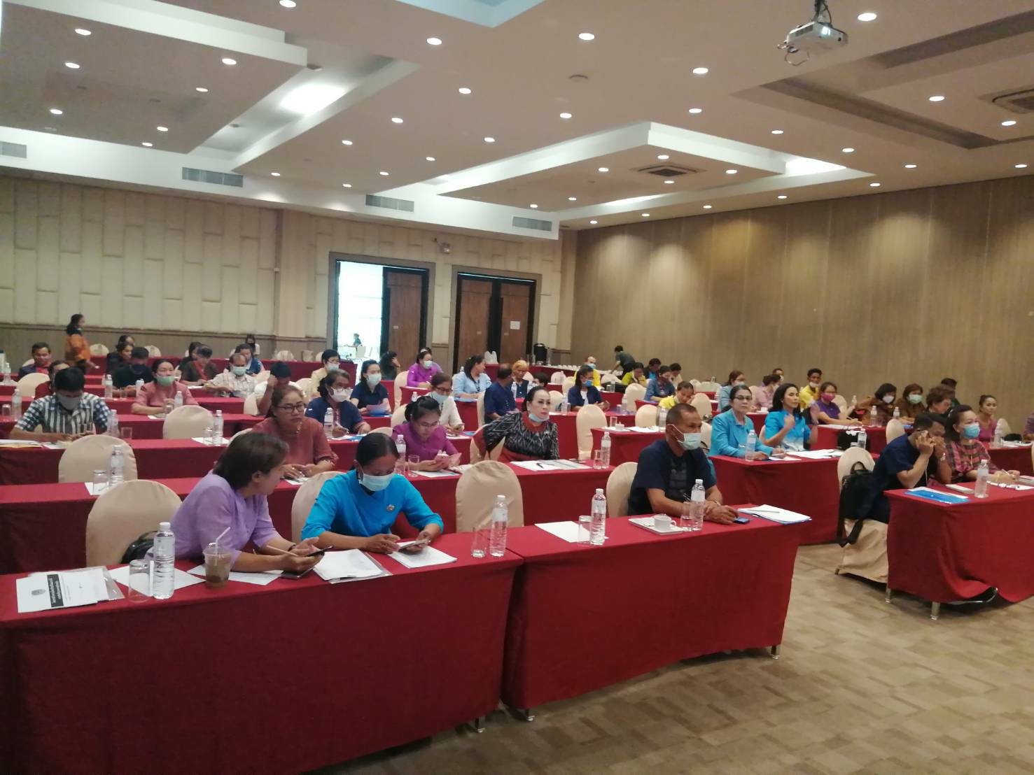 ? พช.ขอนแก่น : จัดประชุมเชิงปฏิบัติการองค์กรสตรีระดับภาค (กพสภ.) ในการสนับสนุนงานสัมมาชีพชุมชน?