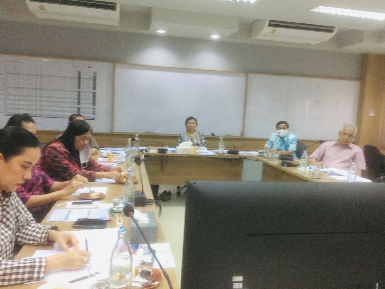 ? พช.ขอนแก่น : ร่วมสนับสนุนการดำเนินงานสอบสัมภาษณ์บุคคลเข้าทำงานที่ศูนย์ส่งเสริมและพัฒนาสินค้า OTOP จังหวัดขอนแก่น ?