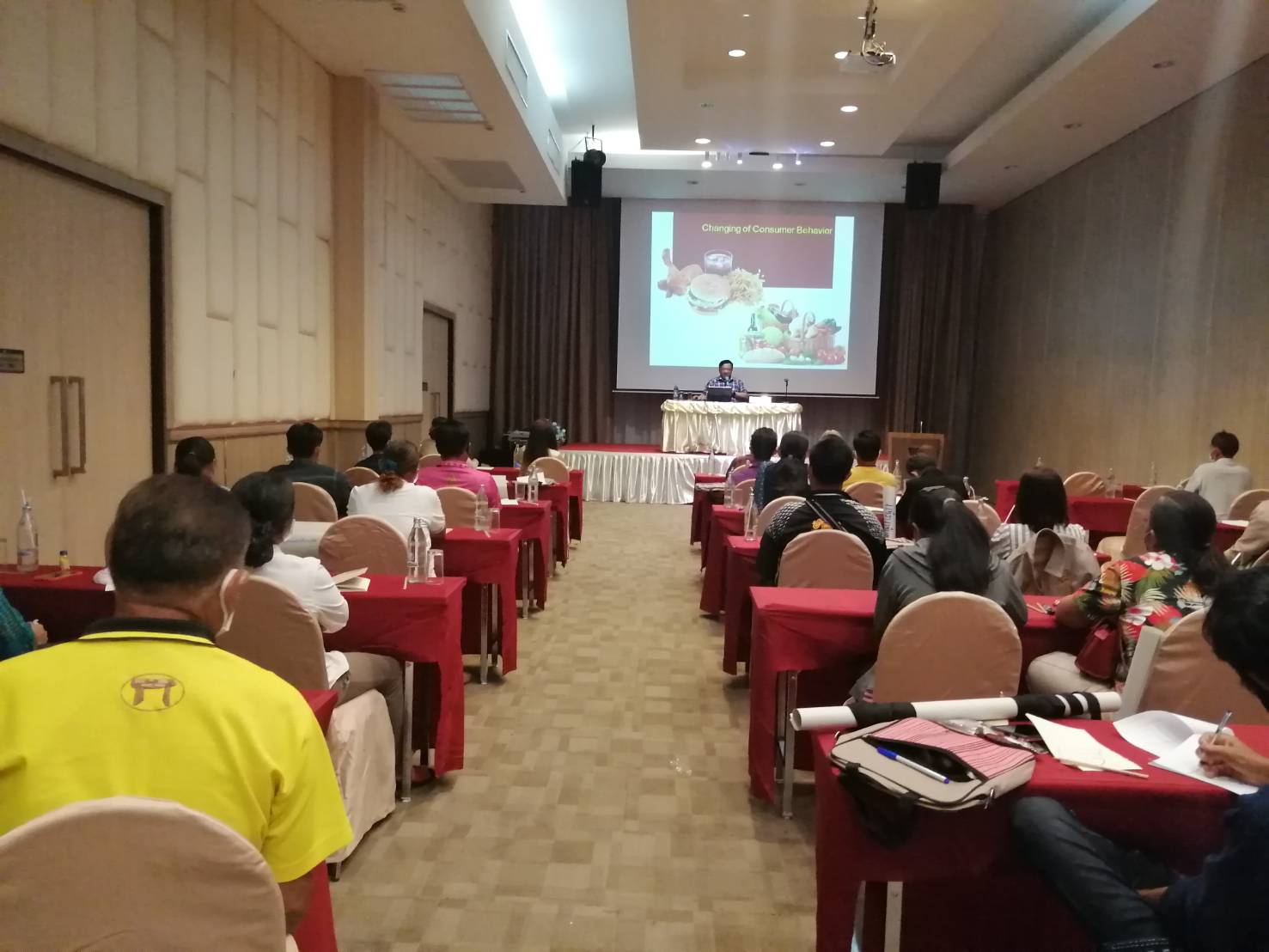 ? พช.ขอนแก่น : จัดประชุมเชิงปฏิบัติการสร้างรายได้จากกิจการอาหารปลอดภัย (โรงพยาบาล โรงเรียน โรงแรม ร้านอาหาร)?