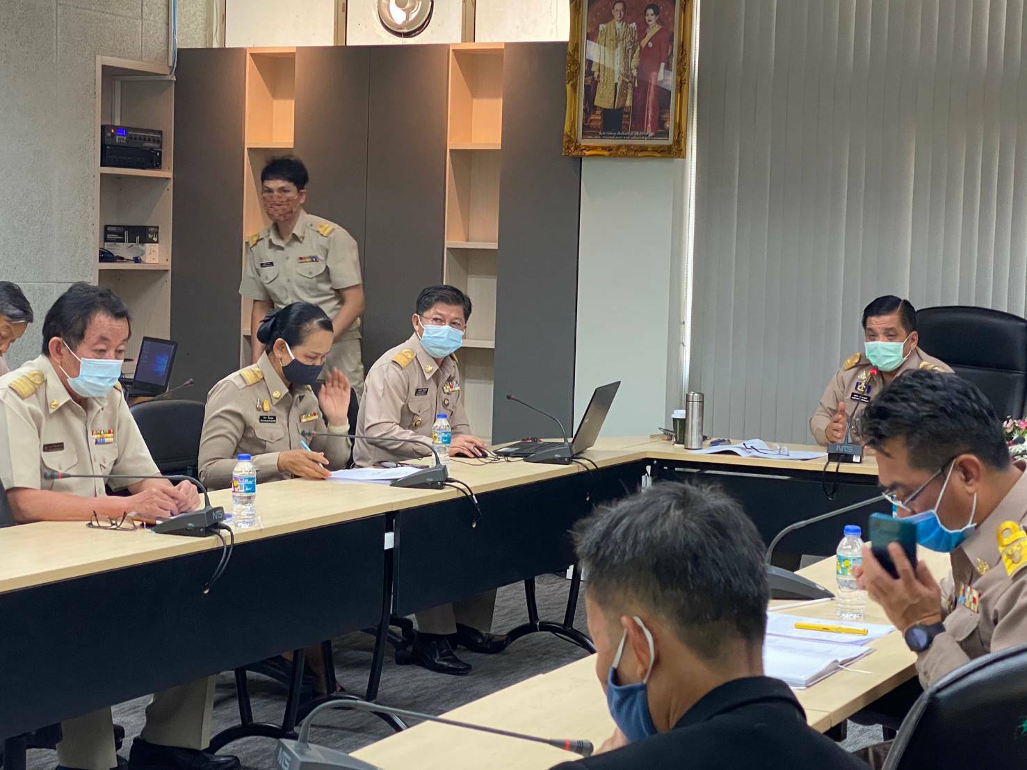 ? พช.ขอนแก่น : ร่วมประชุมคณะกรรมการกระตุ้นเศรษฐกิจฐานรากเพื่อบรรเทาผลกระทบจาก COVID -19 จังหวัดขอนแก่น ครั้งที่ 4/2563 ?