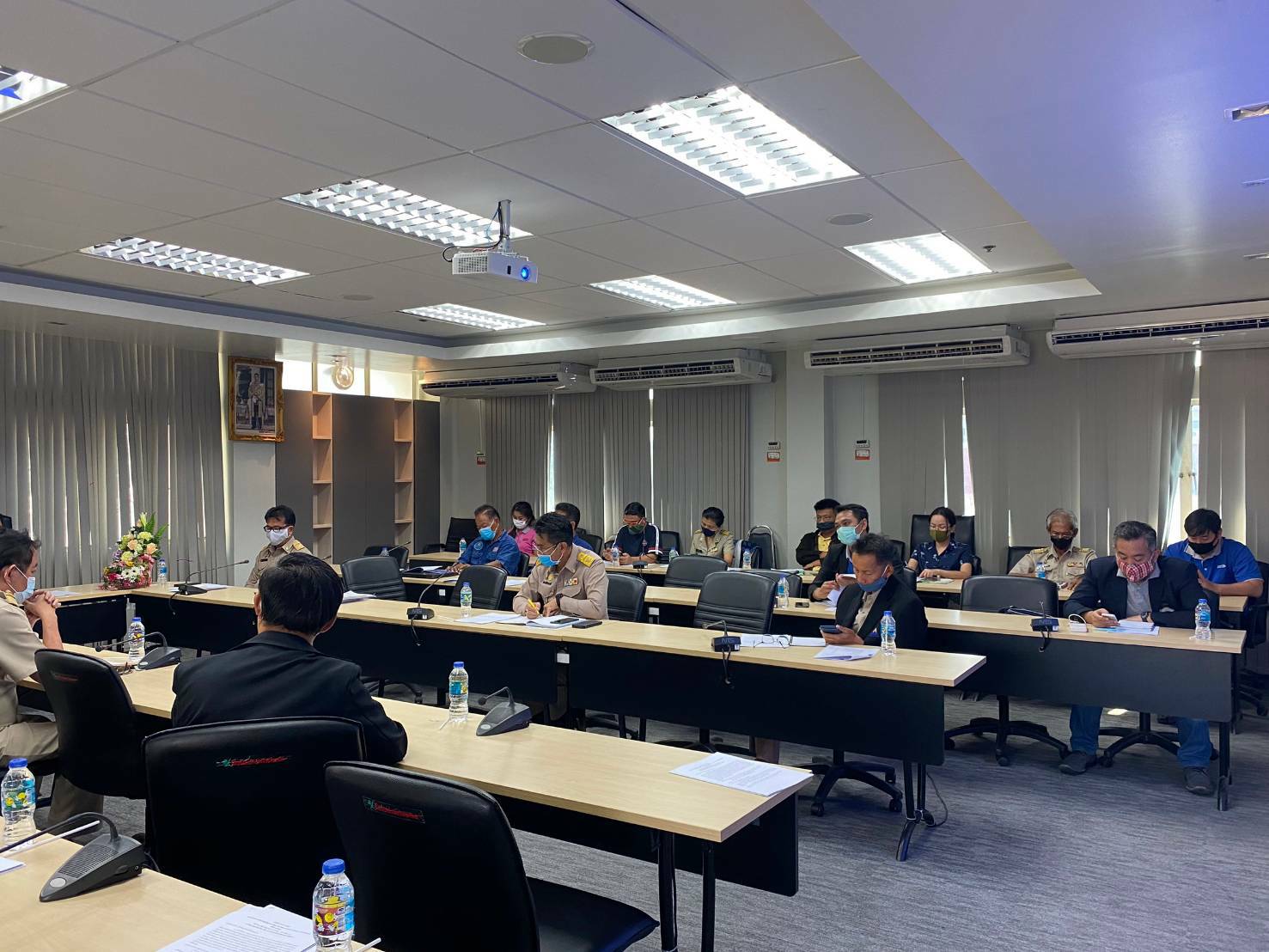 ? พช.ขอนแก่น : ร่วมประชุมคณะกรรมการกระตุ้นเศรษฐกิจฐานรากเพื่อบรรเทาผลกระทบจาก COVID -19 จังหวัดขอนแก่น ครั้งที่ 4/2563 ?