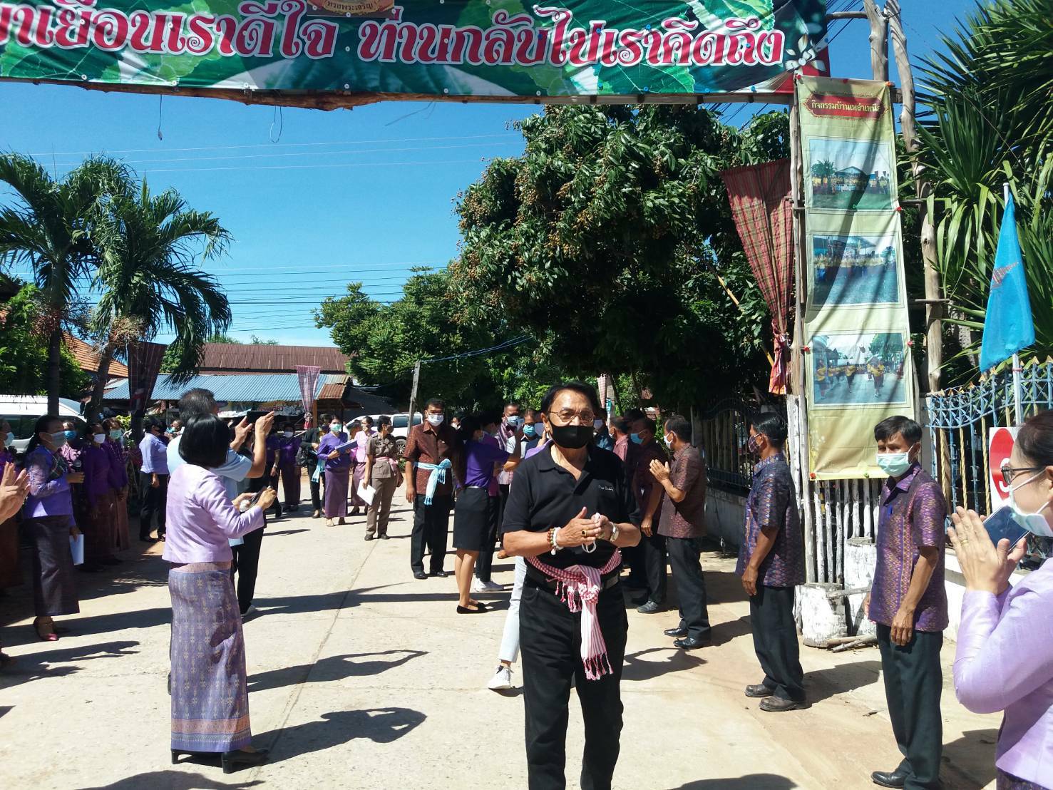 ? พช.ขอนแก่น ร่วมคัดเลือกหมู่บ้านเข้มแข็งตามแนวทาง “แผ่นดินธรรม แผ่นดินทอง” (หมู่บ้าน อยู่เย็น) ประจำปี 2563 ระดับจังหวัด ?