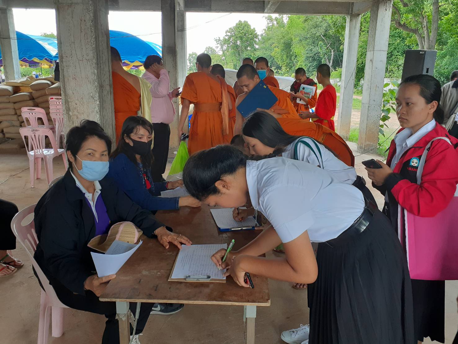 ? จังหวัดขอนแก่น : จัดกิจกรรมพลังสตรีอาสาพัฒนา ปลูกป่าเฉลิมพระเกียรติ เนื่องในโอกาสวันเฉลิมพระชนมพรรษา สมเด็จพระนางเจ้าฯ พระบรมราชินี และกิจกรรมปลูกผักสวนครัว เพื่อสร้างความมั่นคงทางอาหาร ตามพระดำริของเจ้าพระคุณสมเด็จพระอริยวงศาคตญาณ สมเด็จพระสังฆราช สกลมหาสังฆปริณายก ?