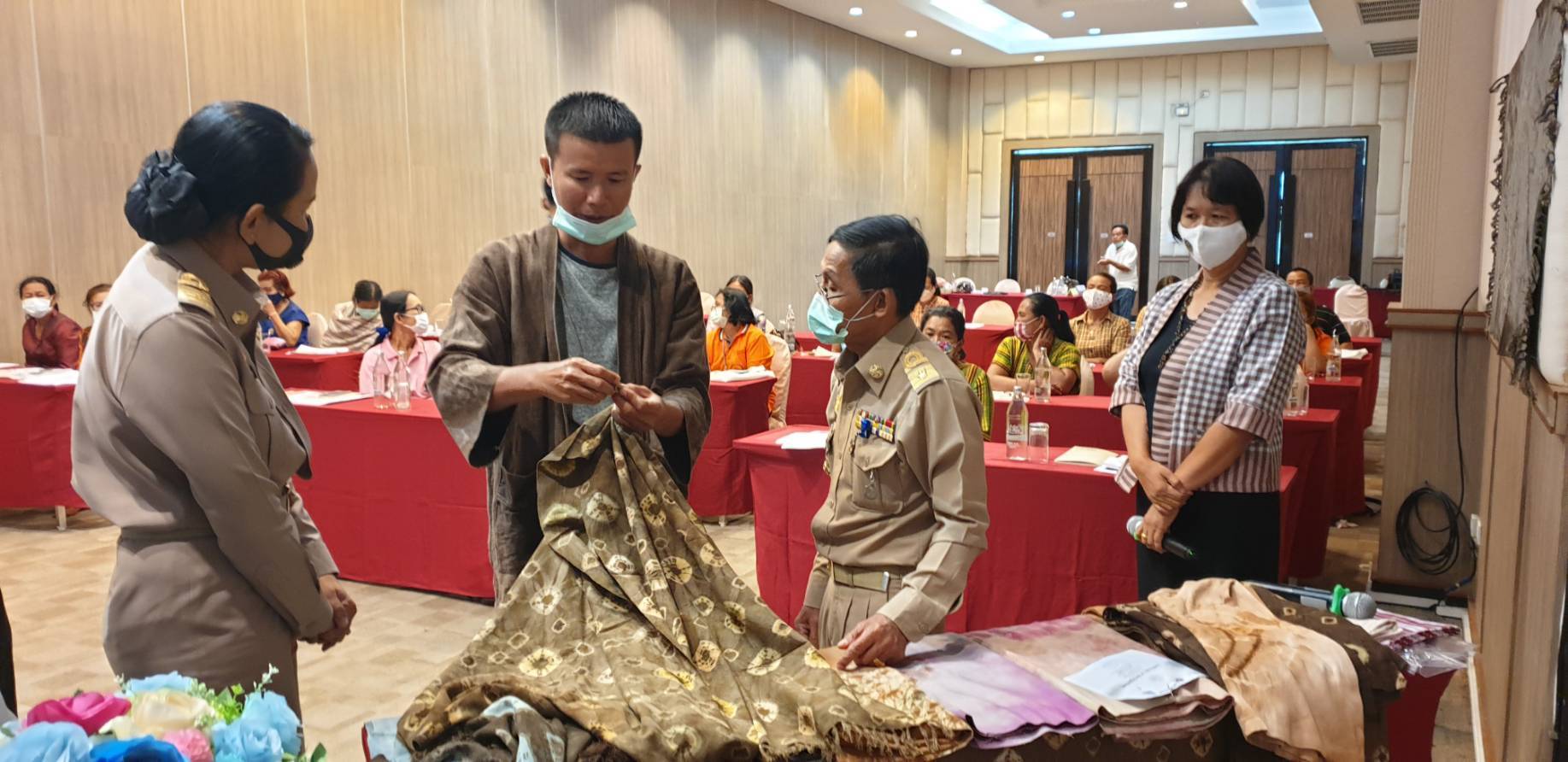 ? พช.ขอนแก่น จัดกิจกรรมค้นหากลุ่มแกนนำและสร้างเครือข่ายผู้ผลิต ผู้ประกอบการผ้าขาวม้า ?