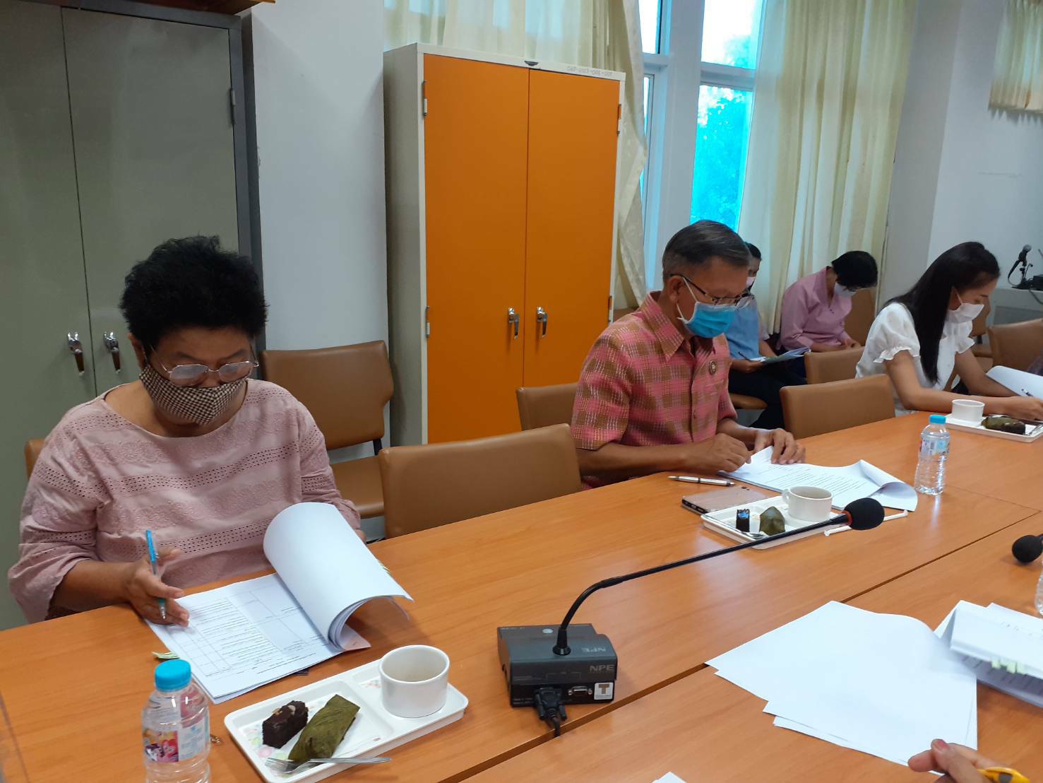 ? พช.ขอนแก่น ประชุมคณะกรรมการพืจารณาคัดเลือกหมู่บ้านเศรษฐกิจพอเพียง “อยู่เย็น เป็นสุข” กิจกรรมพัฒนาชุมชนดีเด่นและครัวเรือนสัมมาชีพตัวอย่าง ระดับจังหวัด ?