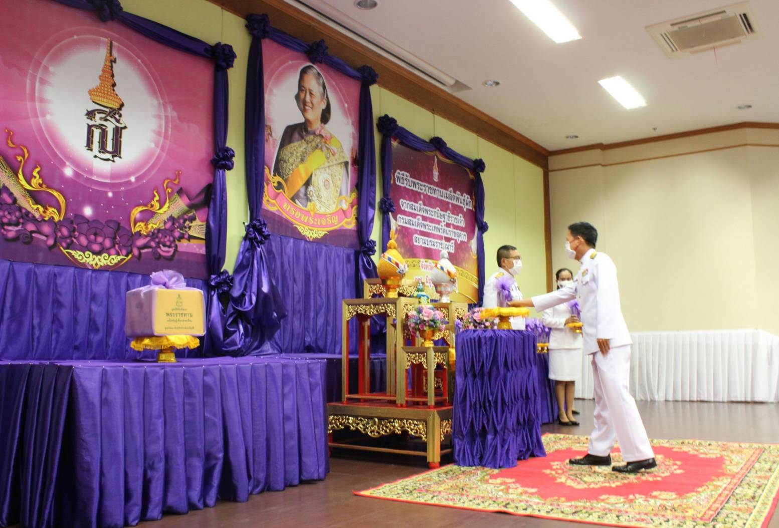 ? จังหวัดขอนแก่น จัดพิธีรับพระราชทานเมล็ดพันธุ์ผักจากสมเด็จพระกนิษฐาธิราชเจ้า กรมสมเด็จพระเทพรัตนราชสุดาฯ สยามบรมราชกุมารี ?
