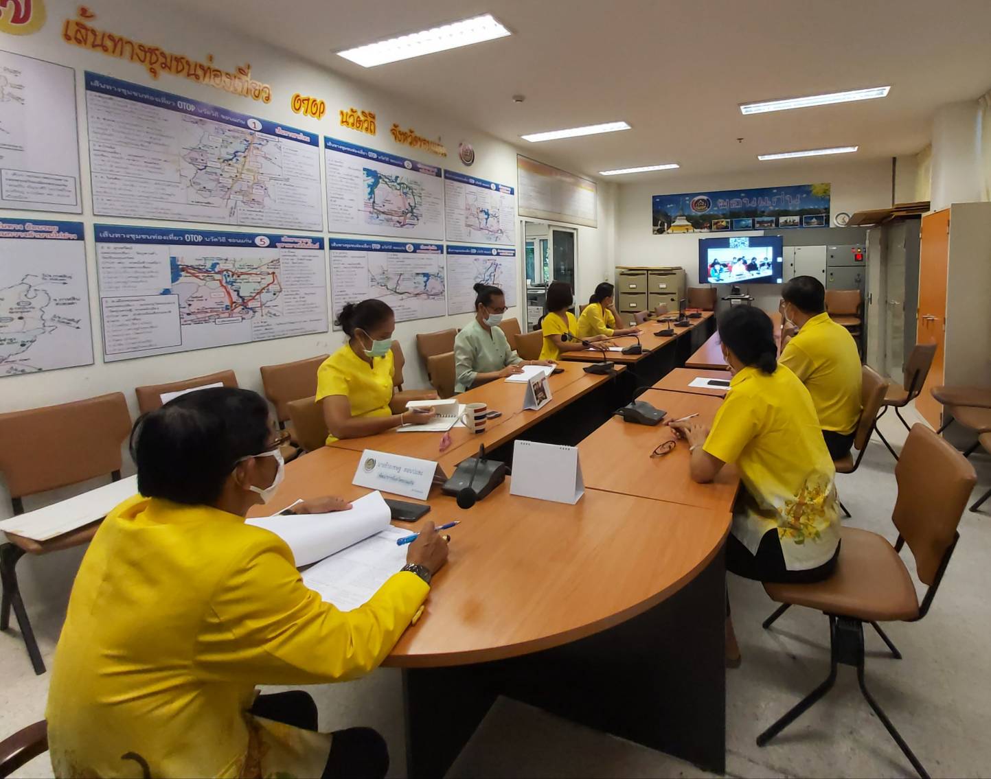 ?พช.ขอนแก่น : ร่วมรับฟังการประชุมชี้แจงโครงการพัฒนาระบบตรวจสอบสิทธิ์การใช้บริการอินเทอร์เน็ตสำหรับสำนักงานพัฒนาชุมชนอำเภอ ปีงบประมาณ พ.ศ.2563 ผ่านระบบ Video Conference ?