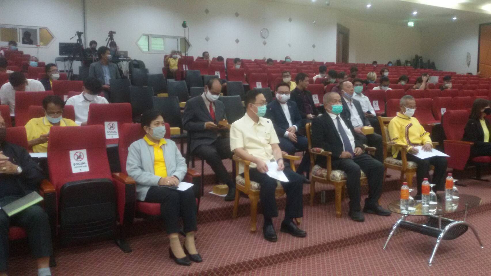 ? พช.ขอนแก่น ร่วม “การเปิดเวทีสาธารณะเพื่อรับฟังความคิดเห็นของประชาชนเกี่ยวกับปัญหา หลักเกณฑ์และแนวทางการแก้ไขเพิ่มเติมรัฐธรรมนูญแห่งราชอาณาจักรไทย พุทธศักราช 2560”?