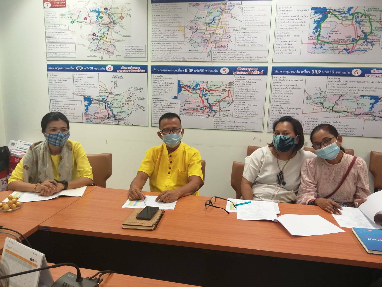 ? พช.ขอนแก่น : จัดประชุมคัดเลือกผู้ผลิต ผู้ประกอบการ OTOP เข้าร่วมจัดแสดงและจำหน่ายสินค้าในงานศิลปาชีพ ประทีปไทย OTOP ก้าวไกลด้วยพระบารมี ประจำปี พ.ศ. 2563 ?