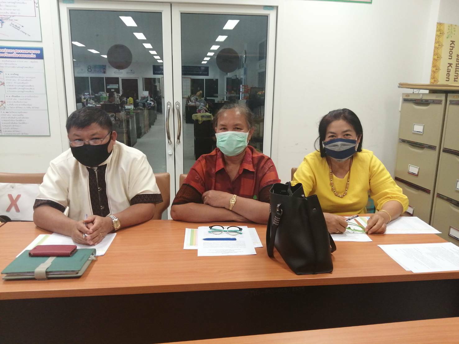 ? พช.ขอนแก่น : จัดประชุมคัดเลือกผู้ผลิต ผู้ประกอบการ OTOP เข้าร่วมจัดแสดงและจำหน่ายสินค้าในงานศิลปาชีพ ประทีปไทย OTOP ก้าวไกลด้วยพระบารมี ประจำปี พ.ศ. 2563 ?