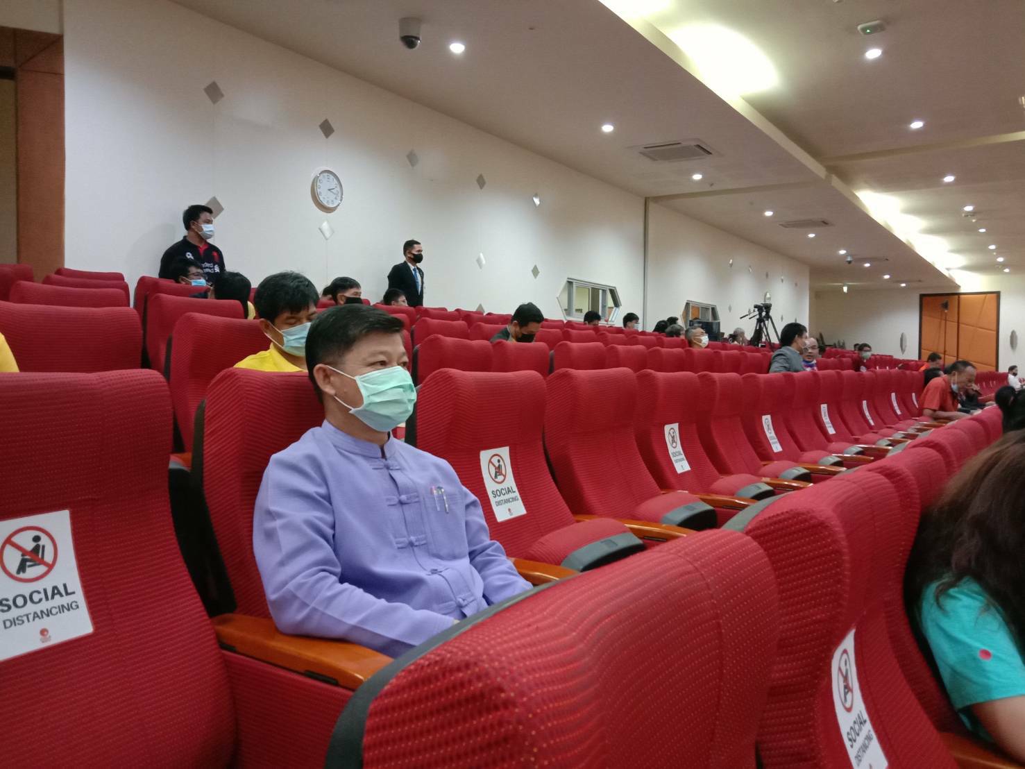 ? พช.ขอนแก่น ร่วม “การเปิดเวทีสาธารณะเพื่อรับฟังความคิดเห็นของประชาชนเกี่ยวกับปัญหา หลักเกณฑ์และแนวทางการแก้ไขเพิ่มเติมรัฐธรรมนูญแห่งราชอาณาจักรไทย พุทธศักราช 2560”?