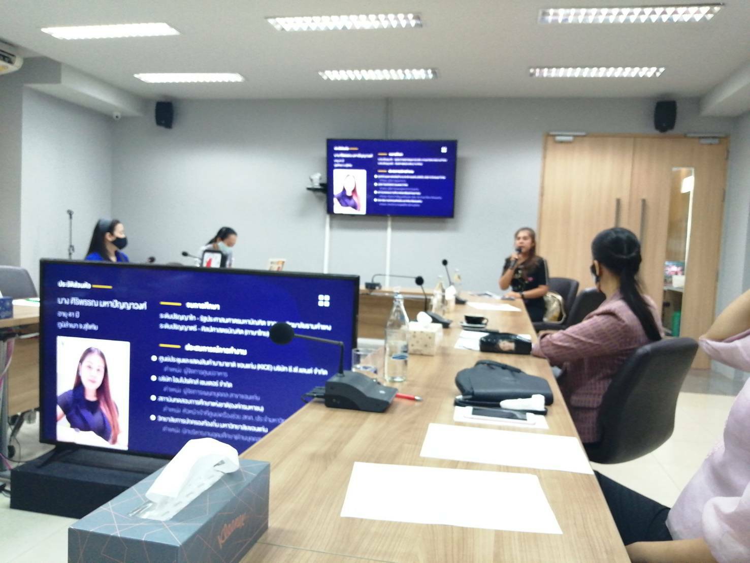 ? พช.ขอนแก่น ร่วมสนับสนุนการสอบสัมภาษณ์ผู้ผ่านการพิจารณาคัดเลือกเป็นผู้จัดการ/ผู้ปฏิบัติงาน ศูนย์ส่งเสริมและพัฒนาสินค้า OTOP จังหวัดขอนแก่น ?