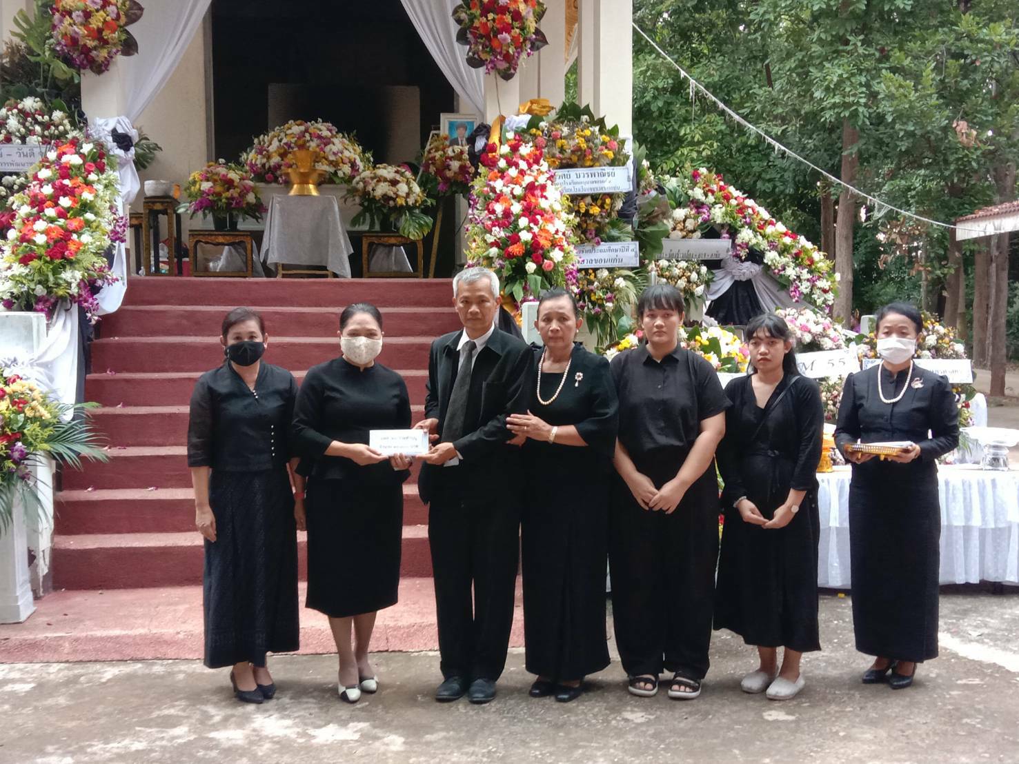 ? พช.ขอนแก่น : ร่วมแสดงความไว้อาลัยงานฌาปนกิจศพนายวชิรวิทย์ รัญดร ผู้วายชนม์ ?