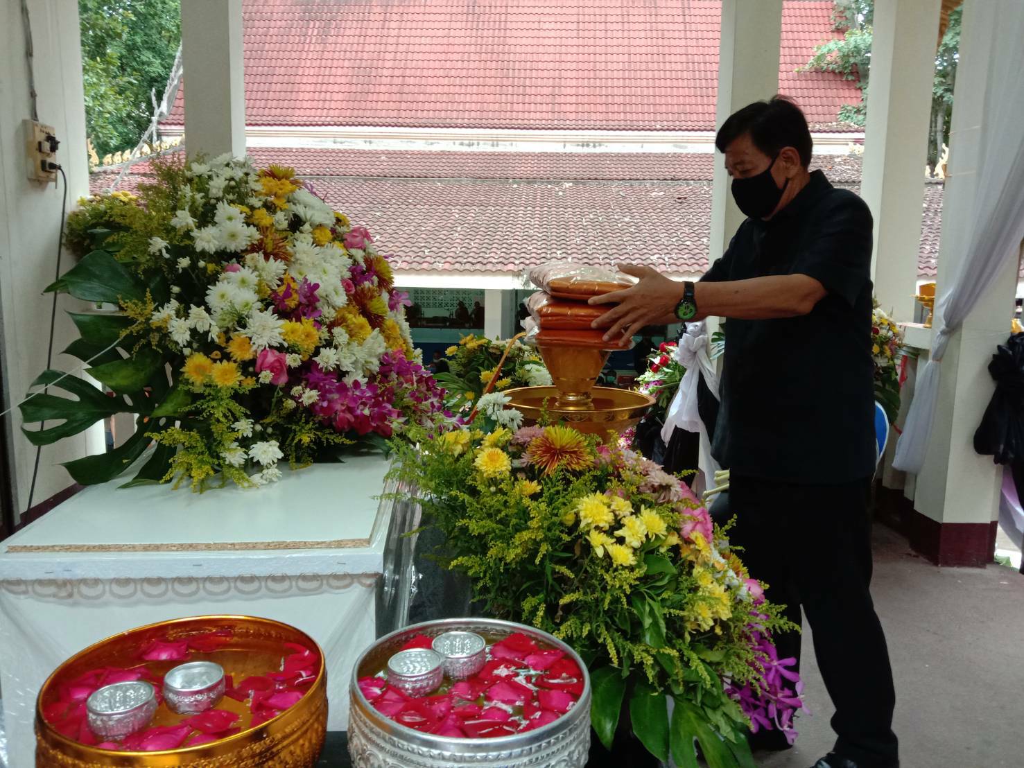 ? พช.ขอนแก่น : ร่วมแสดงความไว้อาลัยงานฌาปนกิจศพนายวชิรวิทย์ รัญดร ผู้วายชนม์ ?