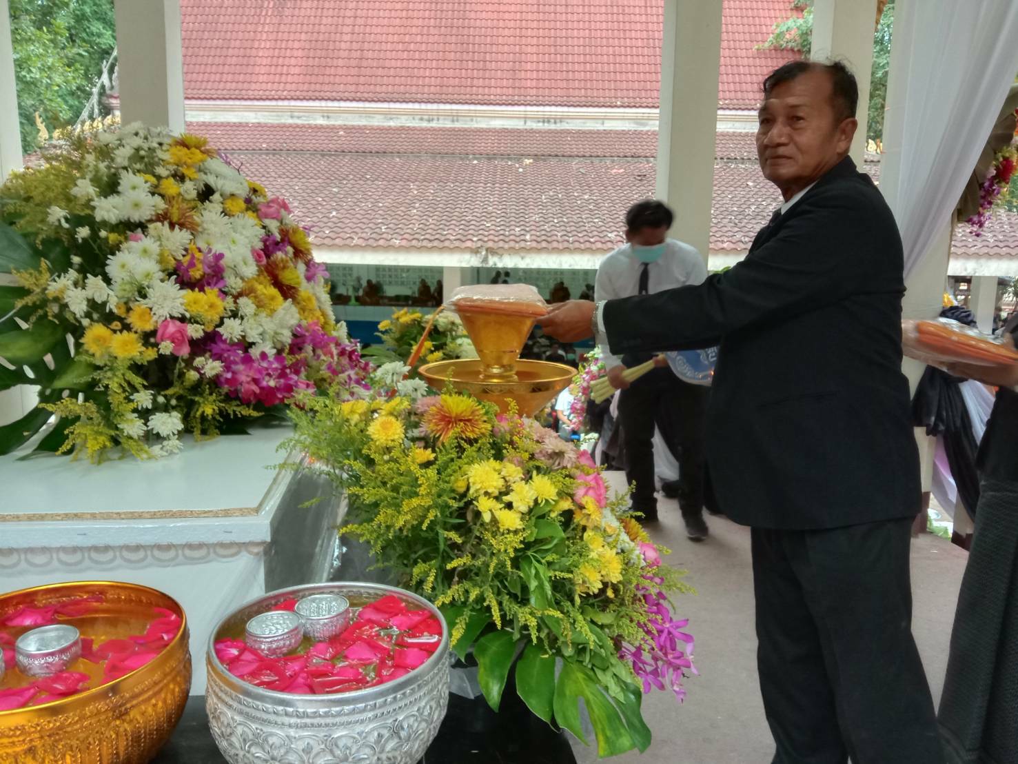 ? พช.ขอนแก่น : ร่วมแสดงความไว้อาลัยงานฌาปนกิจศพนายวชิรวิทย์ รัญดร ผู้วายชนม์ ?