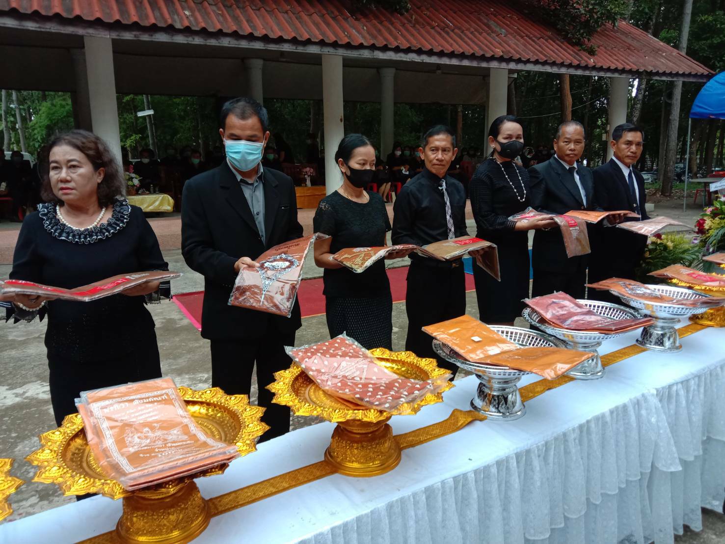 ? พช.ขอนแก่น : ร่วมแสดงความไว้อาลัยงานฌาปนกิจศพนายวชิรวิทย์ รัญดร ผู้วายชนม์ ?