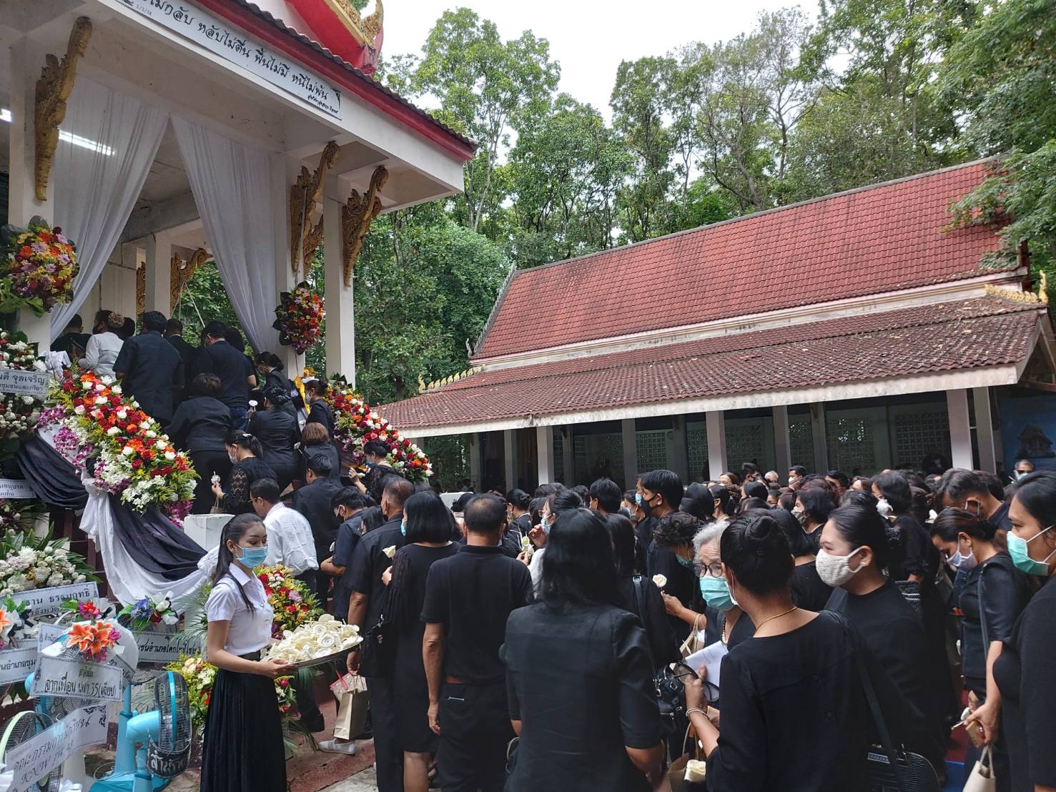 ? พช.ขอนแก่น : ร่วมแสดงความไว้อาลัยงานฌาปนกิจศพนายวชิรวิทย์ รัญดร ผู้วายชนม์ ?