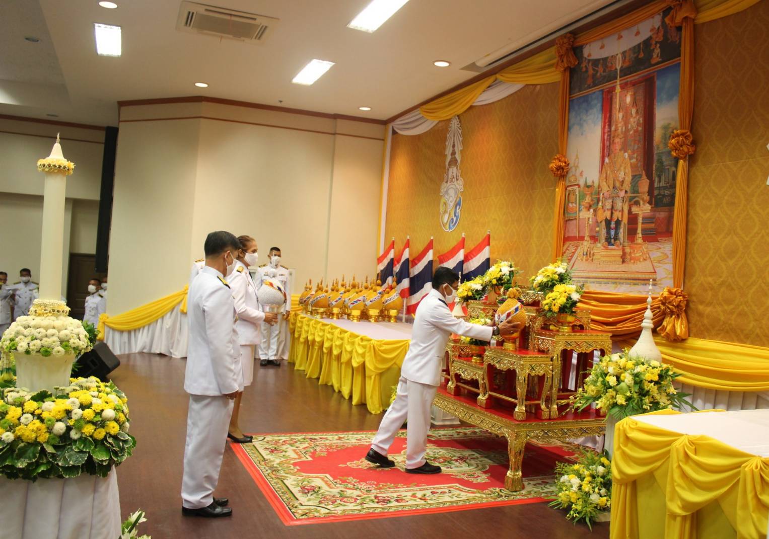? พช.ขอนแก่น : ร่วมพิธีถวายเครื่องราชสักการะและวางพานพุ่ม พิธีจุดเทียนชัยถวายพระพรชัยมงคล เนื่องในโอกาสวันเฉลิมพระชนมพรรษาพระบาทสมเด็จพระเจ้าอยู่หัว 28 กรกฎาคม 2563 ?