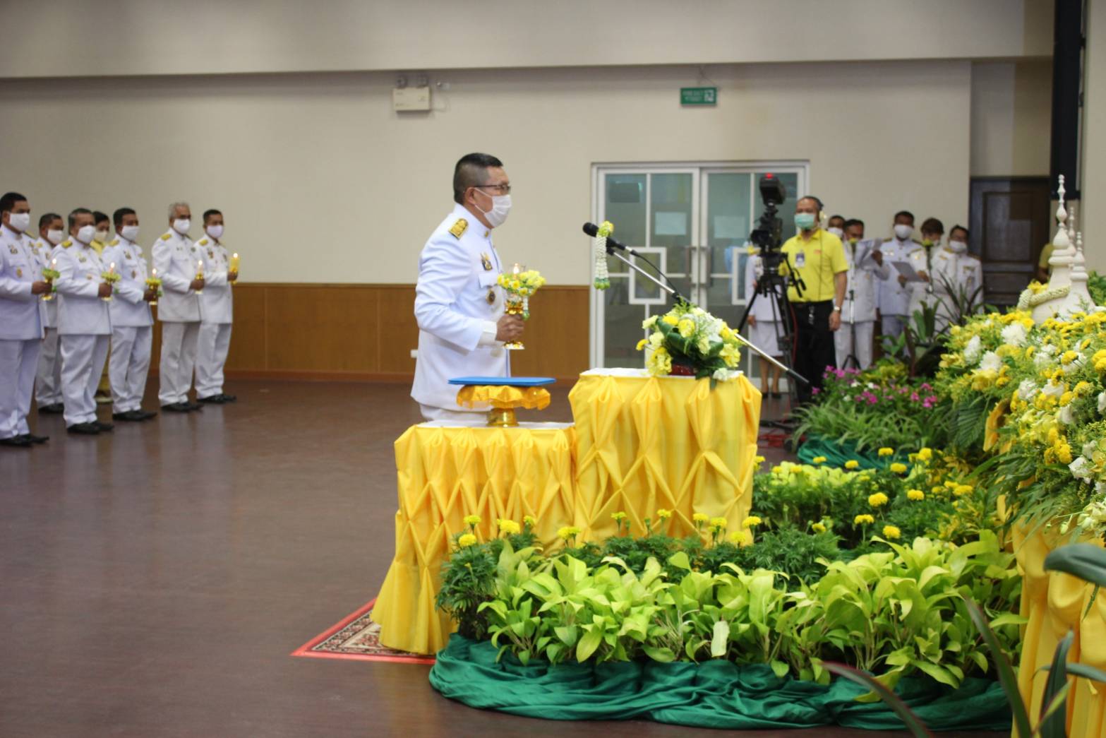 ? พช.ขอนแก่น : ร่วมพิธีถวายเครื่องราชสักการะและวางพานพุ่ม พิธีจุดเทียนชัยถวายพระพรชัยมงคล เนื่องในโอกาสวันเฉลิมพระชนมพรรษาพระบาทสมเด็จพระเจ้าอยู่หัว 28 กรกฎาคม 2563 ?
