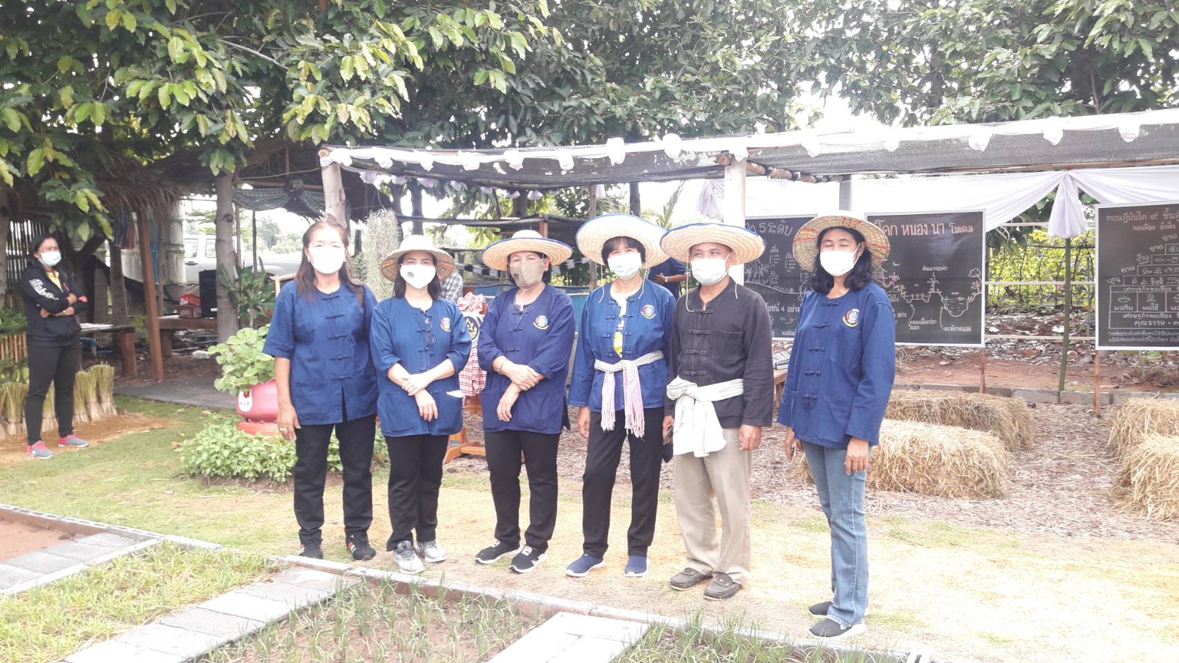 ? พช.ขอนแก่น เอามื้อสามัคคี “รวมพลคนรักธรรมชาติ มีธรรมะ คนธรรมดา โคก หนอง นาโมเดล ?