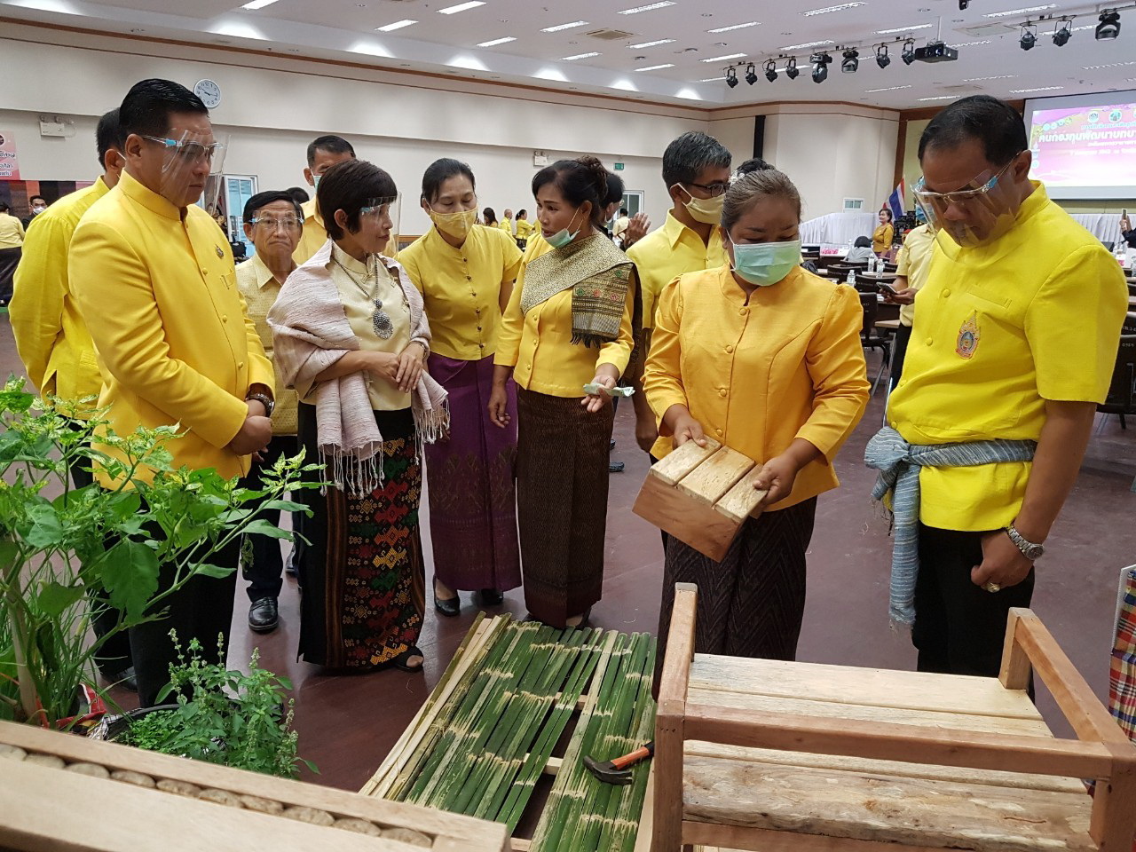 ?จังหวัดขอนแก่น รับการพิจารณาคัดเลือกคนกองทุนพัฒนาบทบาทสตรีระดับเขตตรวจราชการ ตามโครงการเชิดชูเกียรติคนกองทุนพัฒนาบทบาทสตรี ประจำปี 2563?