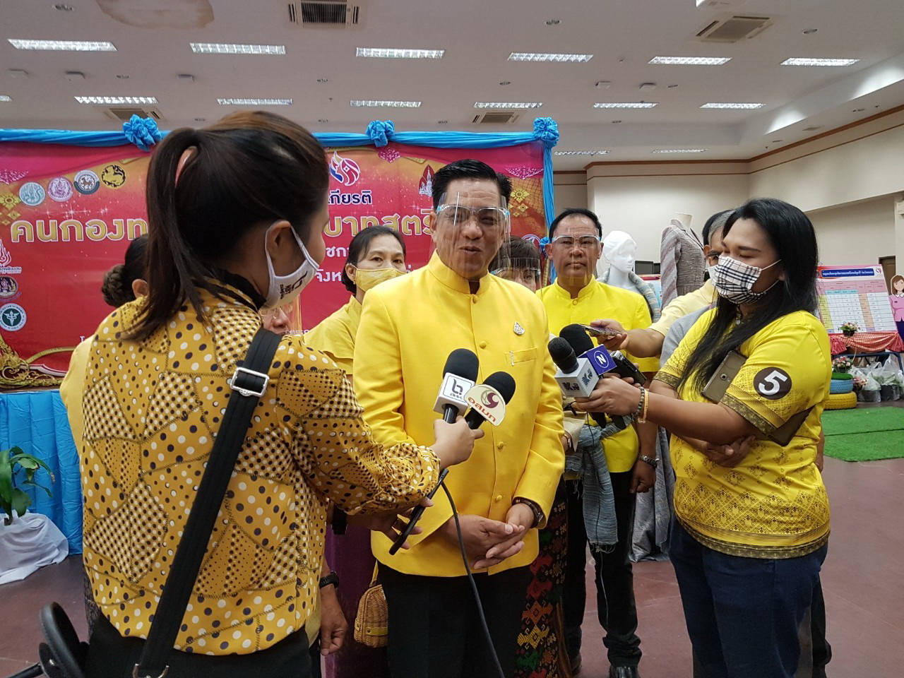 ?จังหวัดขอนแก่น รับการพิจารณาคัดเลือกคนกองทุนพัฒนาบทบาทสตรีระดับเขตตรวจราชการ ตามโครงการเชิดชูเกียรติคนกองทุนพัฒนาบทบาทสตรี ประจำปี 2563?