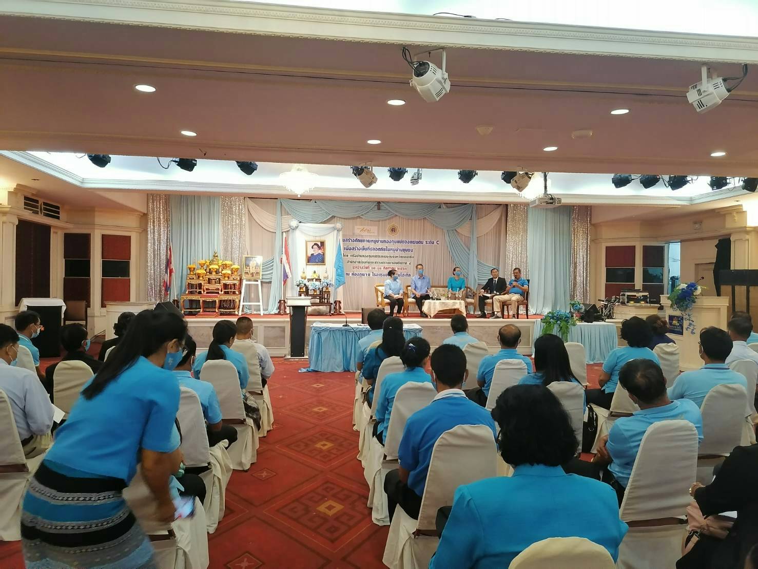 ? พช.ขอนแก่น : ร่วมเป็นวิทยากรโครงการเสริมสร้างศักยภาพหมู่บ้านกองทุนแม่ของแผ่นดิน ระดับ C เพื่อสร้างพื้นที่ปลอดภัยในหมู่บ้านชุมชน ?