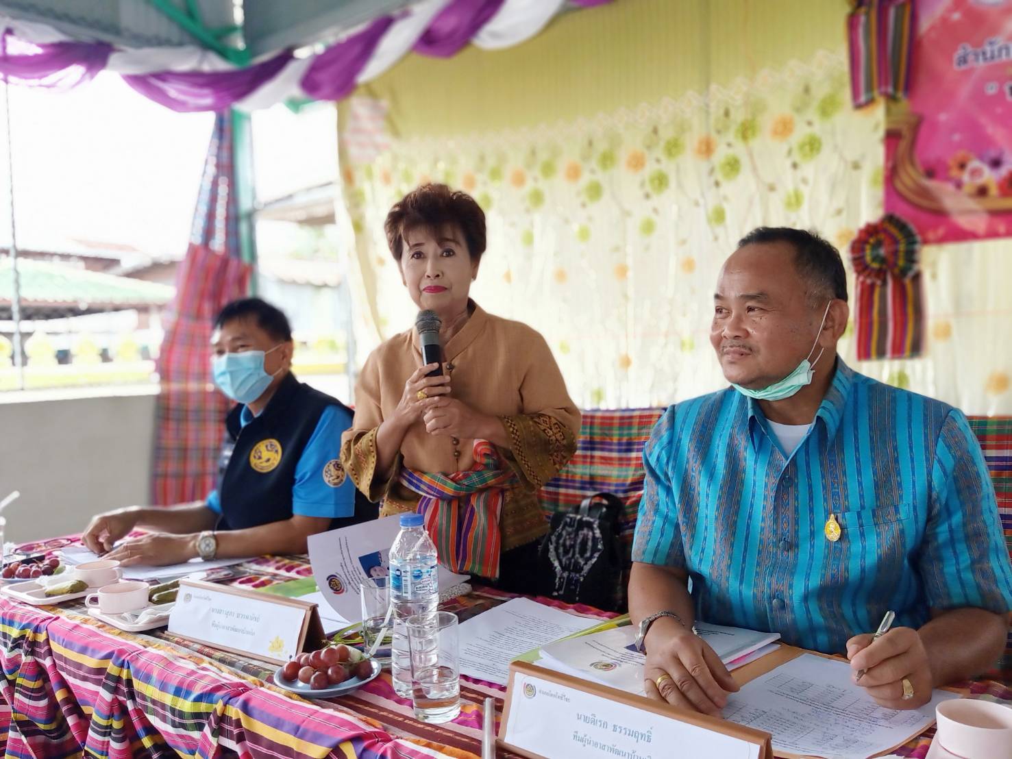 ? พช.ขอนแก่น : ลงพื้นที่คัดเลือกข้าราชการดีเด่น สำนักงานพัฒนาชุมชนจังหวัดขอนแก่น ประจำปี 2563 “พัฒนากรแหวนทอง สร้อยคอคล้องใจพัฒนาการอำเภอ กำไลทองของเธอนักวิชาการ” ?