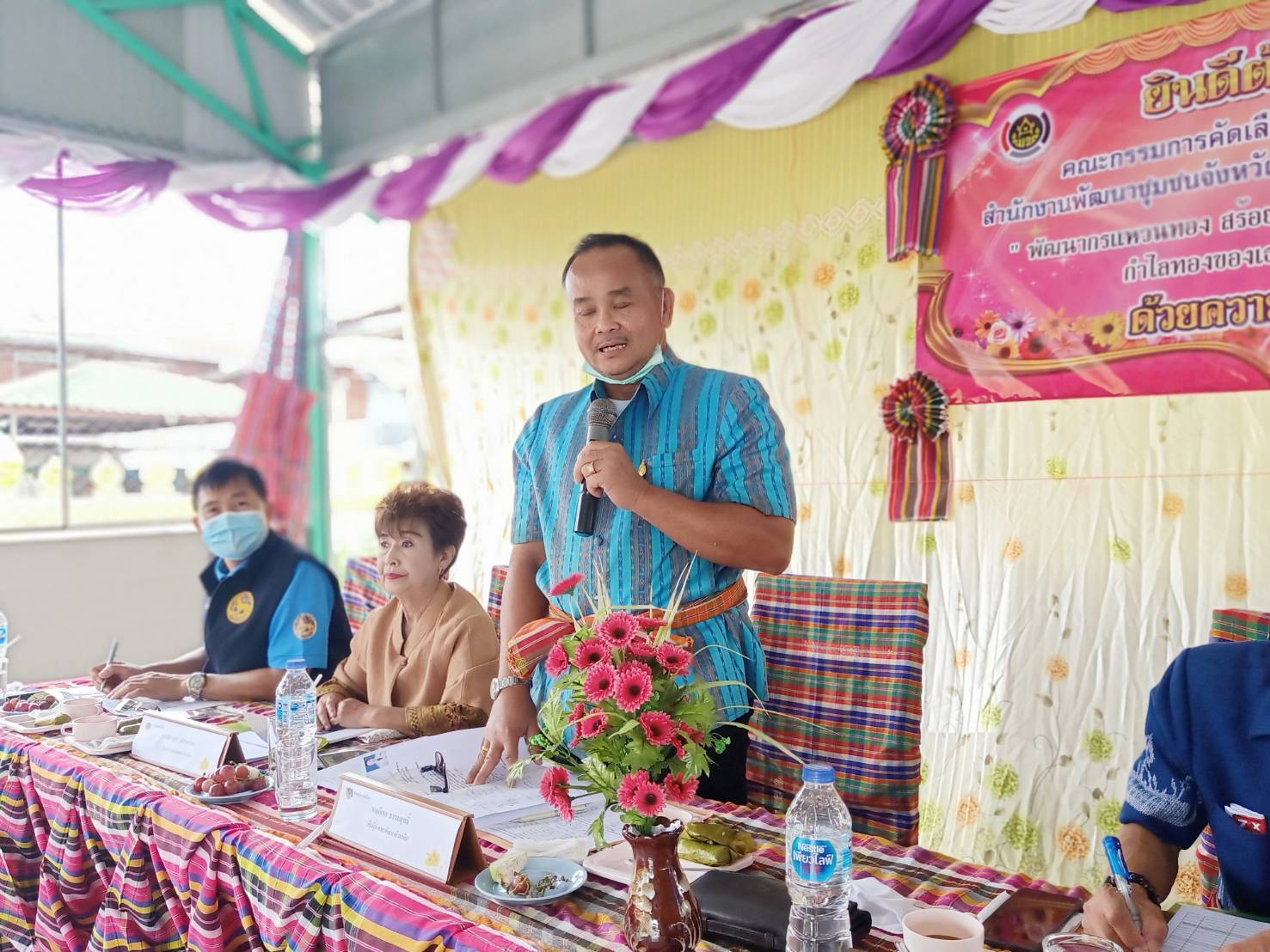 ? พช.ขอนแก่น : ลงพื้นที่คัดเลือกข้าราชการดีเด่น สำนักงานพัฒนาชุมชนจังหวัดขอนแก่น ประจำปี 2563 “พัฒนากรแหวนทอง สร้อยคอคล้องใจพัฒนาการอำเภอ กำไลทองของเธอนักวิชาการ” ?