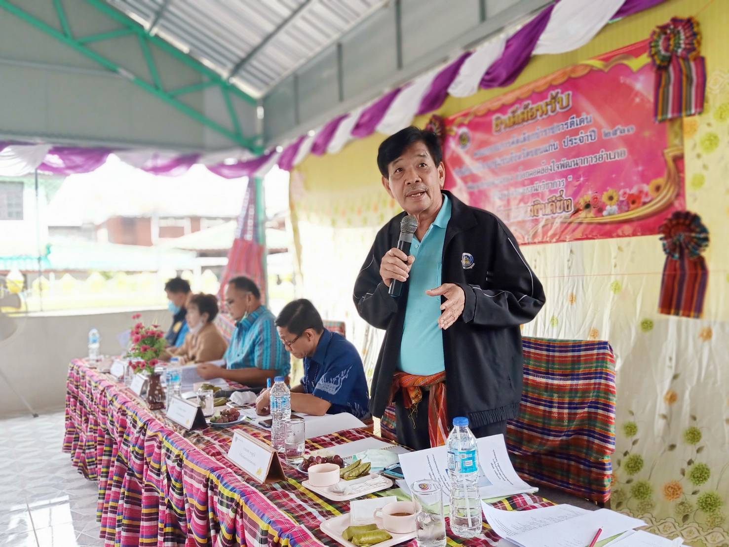 ? พช.ขอนแก่น : ลงพื้นที่คัดเลือกข้าราชการดีเด่น สำนักงานพัฒนาชุมชนจังหวัดขอนแก่น ประจำปี 2563 “พัฒนากรแหวนทอง สร้อยคอคล้องใจพัฒนาการอำเภอ กำไลทองของเธอนักวิชาการ” ?