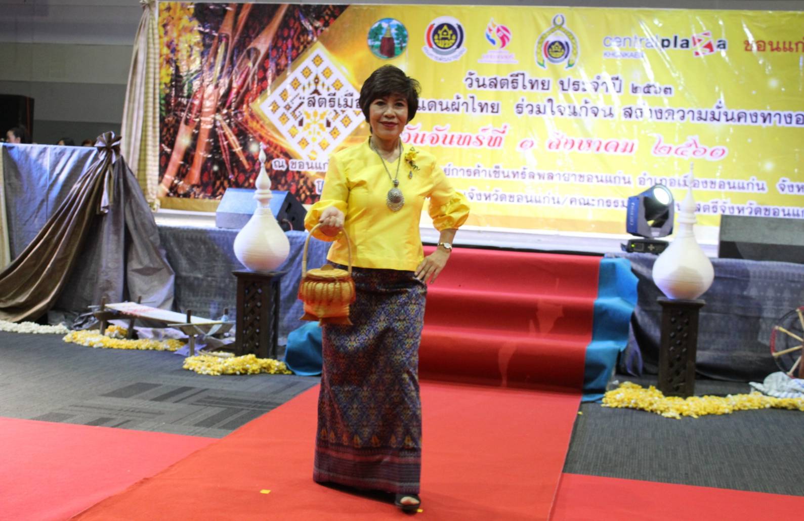 ? จังหวัดขอนแก่น : จัดงาน “วันสตรีไทย” ประจำปี 2563 ?