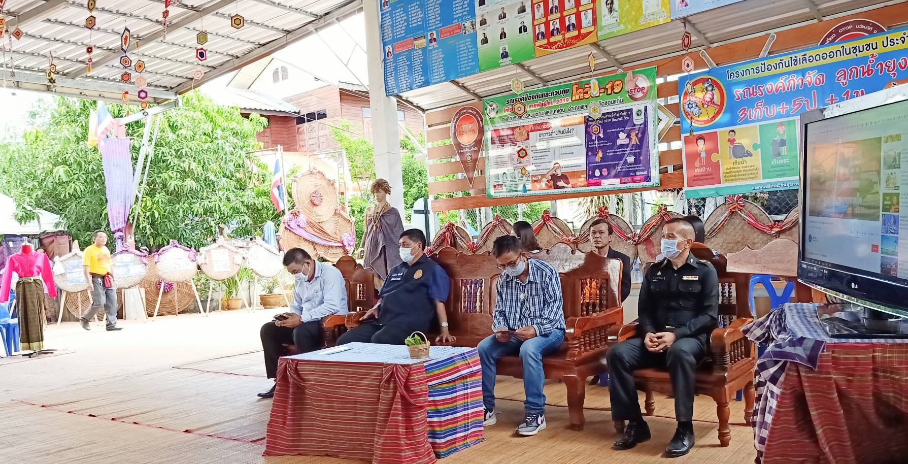 ? พช.ขอนแก่น : ลงพื้นที่คัดเลือกข้าราชการดีเด่น สำนักงานพัฒนาชุมชนจังหวัดขอนแก่น ประจำปี 2563 “พัฒนากรแหวนทอง สร้อยคอคล้องใจพัฒนาการอำเภอ กำไลทองของเธอนักวิชาการ” ?