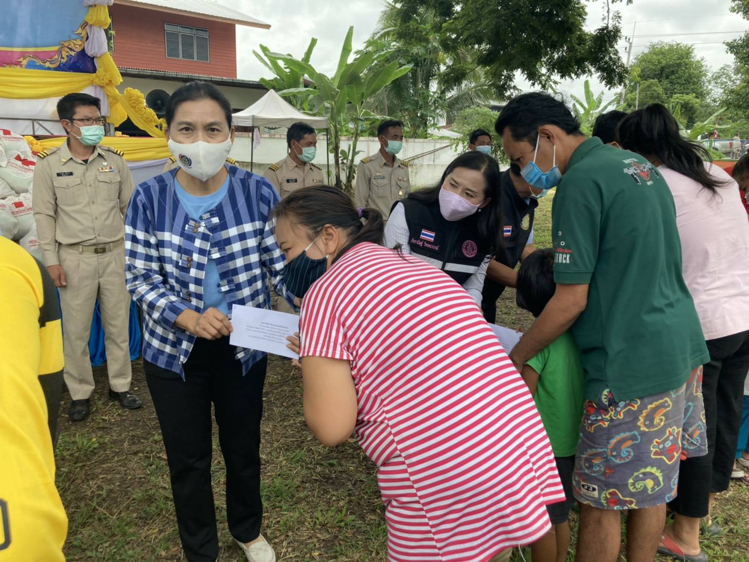 ? พช.ขอนแก่น : ร่วมโครงการ “หน่วยบำบัดทุกข์ บำรุงสุข สร้างรอยยิ้มให้กับประชาชน” ณ อำเภอเวียงเก่า จังหวัดขอนแก่น ?