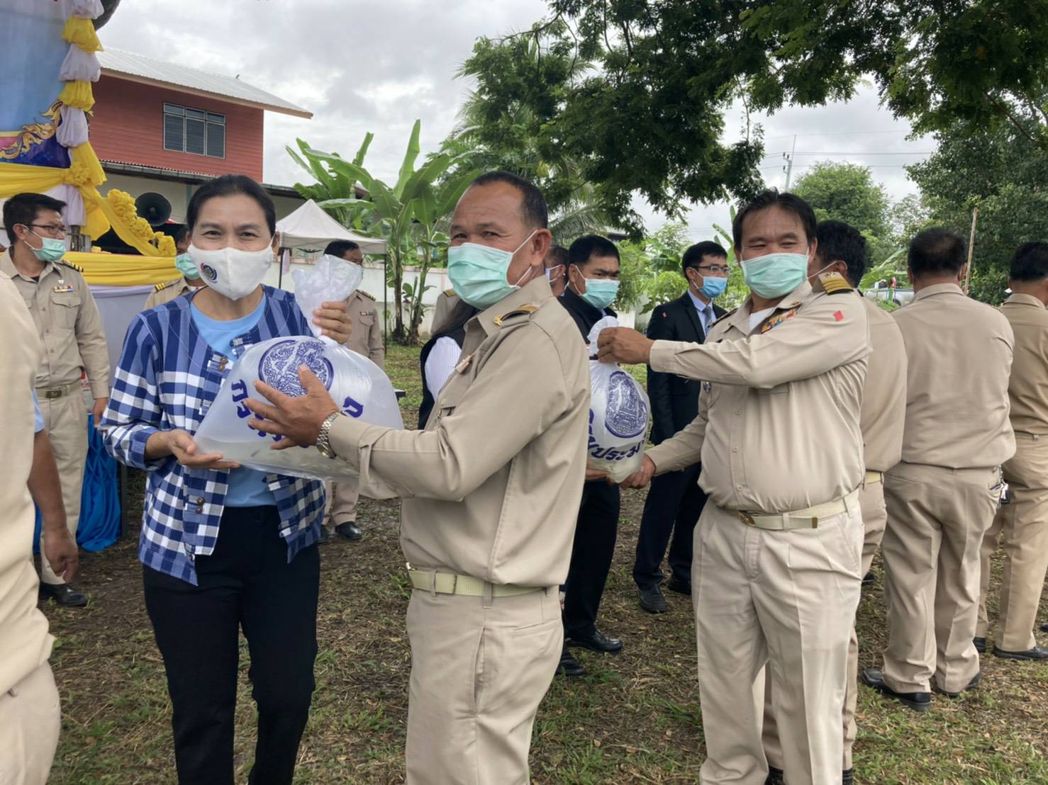 ? พช.ขอนแก่น : ร่วมโครงการ “หน่วยบำบัดทุกข์ บำรุงสุข สร้างรอยยิ้มให้กับประชาชน” ณ อำเภอเวียงเก่า จังหวัดขอนแก่น ?