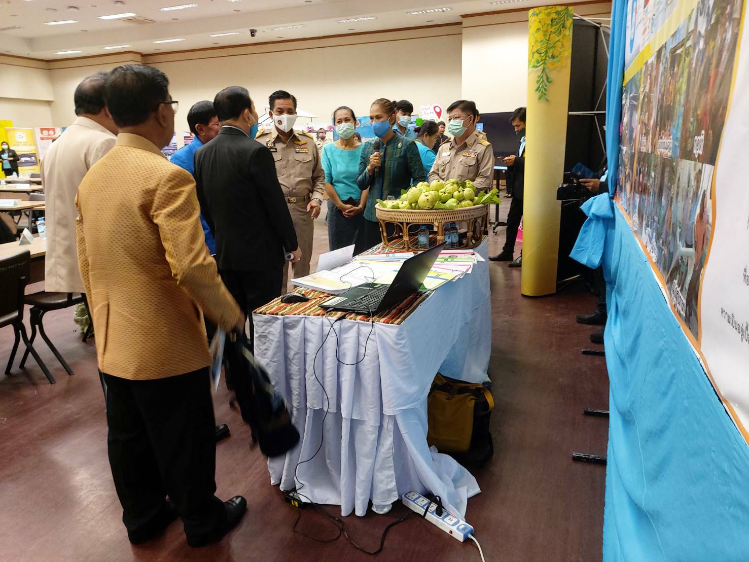 ? พช.ขอนแก่น : ร่วมประชุมแลกเปลี่ยนความคิดเห็นเกี่ยวกับบทบาทของสภาผู้แทนราษฎร และคณะกรรมาธิการกับการแก้ไขปัญหาของประชาชน ?