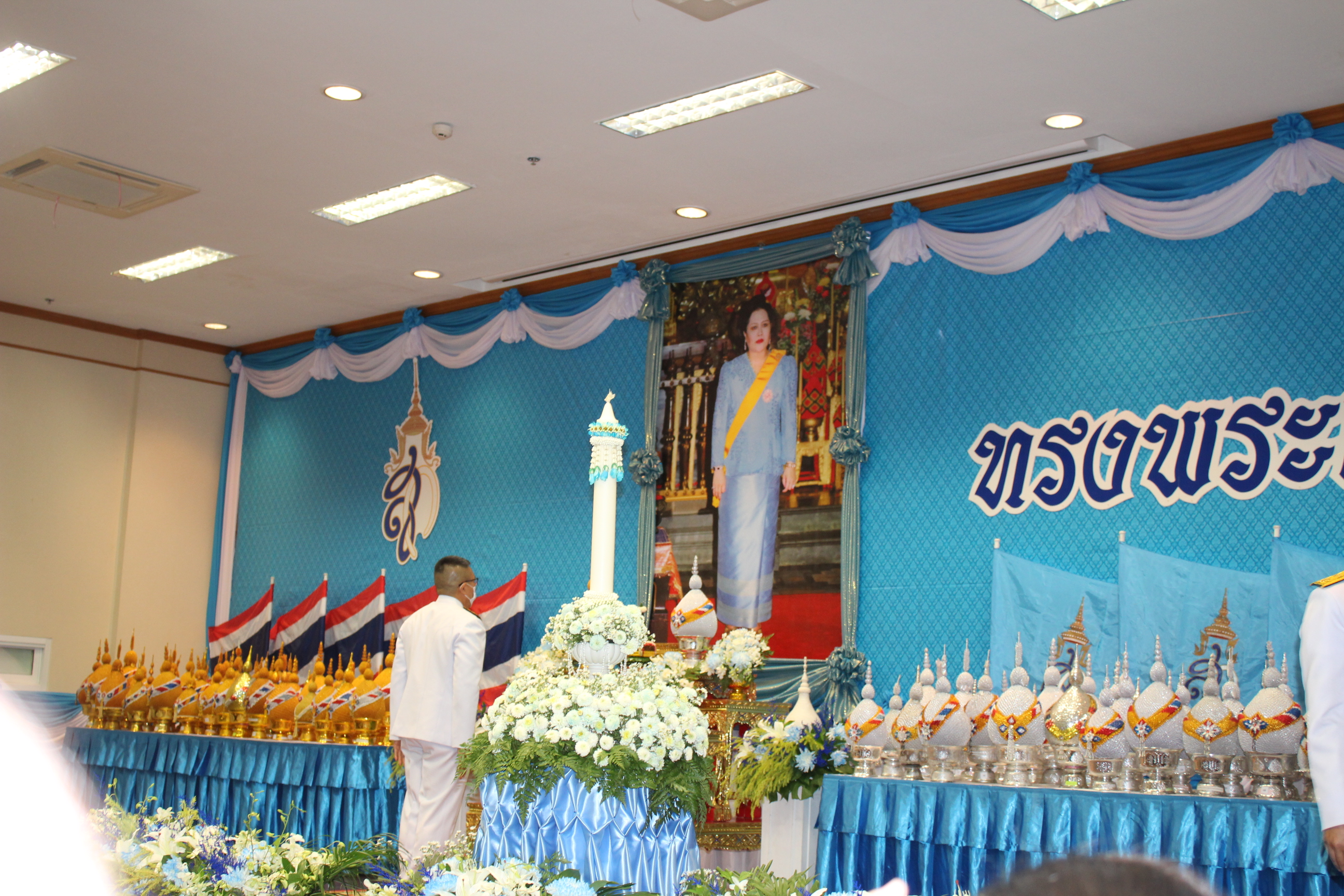 ? พช.ขอนแก่น : ร่วมพิธีถวายเครื่องราชสักการะและวางพานพุ่ม พิธีจุดเทียนชัยถวายพระพรชัยมงคล เนื่องในโอกาสวันเฉลิมพระชนมพรรษาสมเด็จพระนางเจ้าสิริกิติ์ พระบรมราชินีนาถ พระบรมราชชนนีพันปีหลวง 12 สิงหาคม 2563 ?